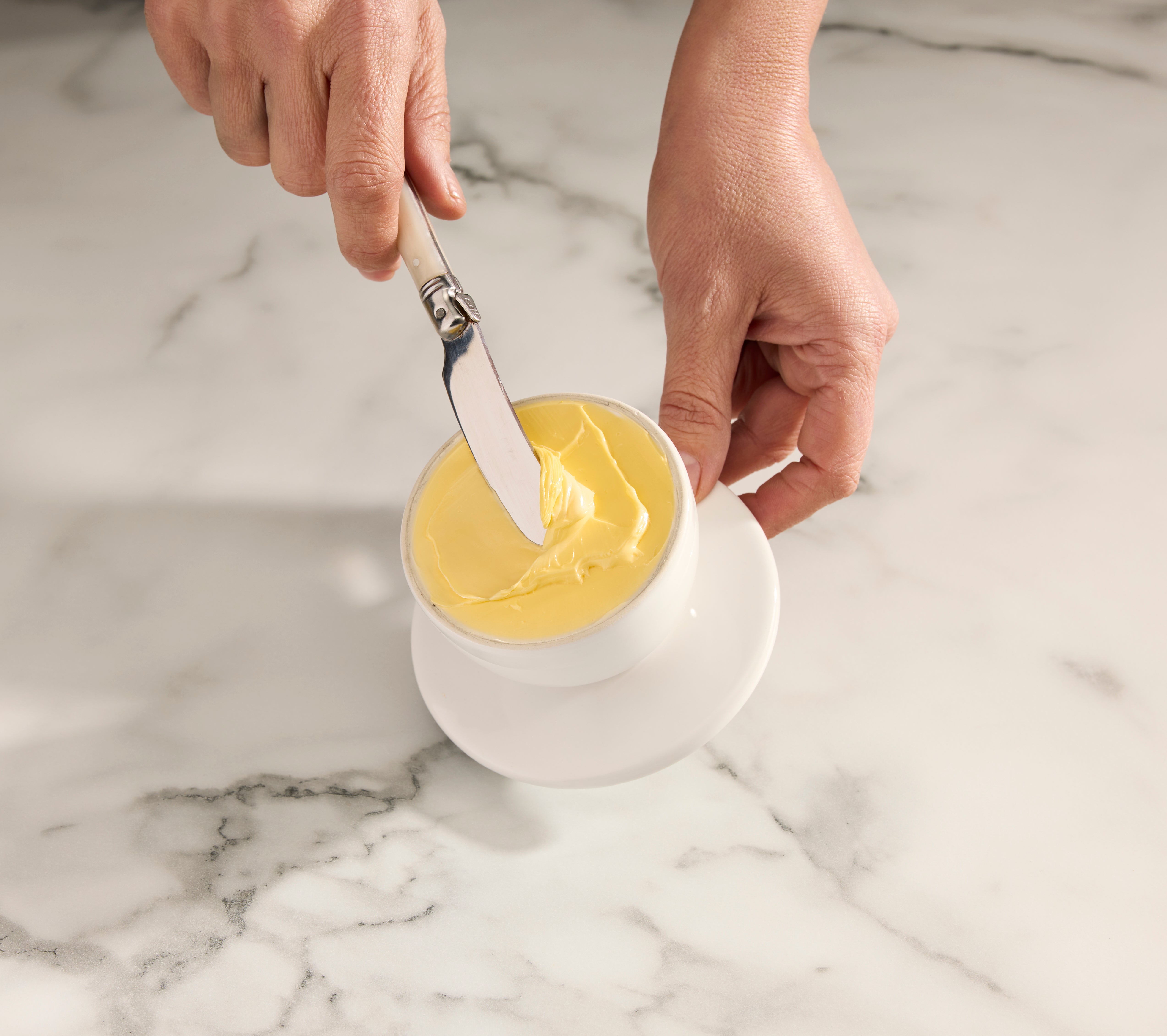 Davis & Waddell Wildflower & Hive Butter Bell White