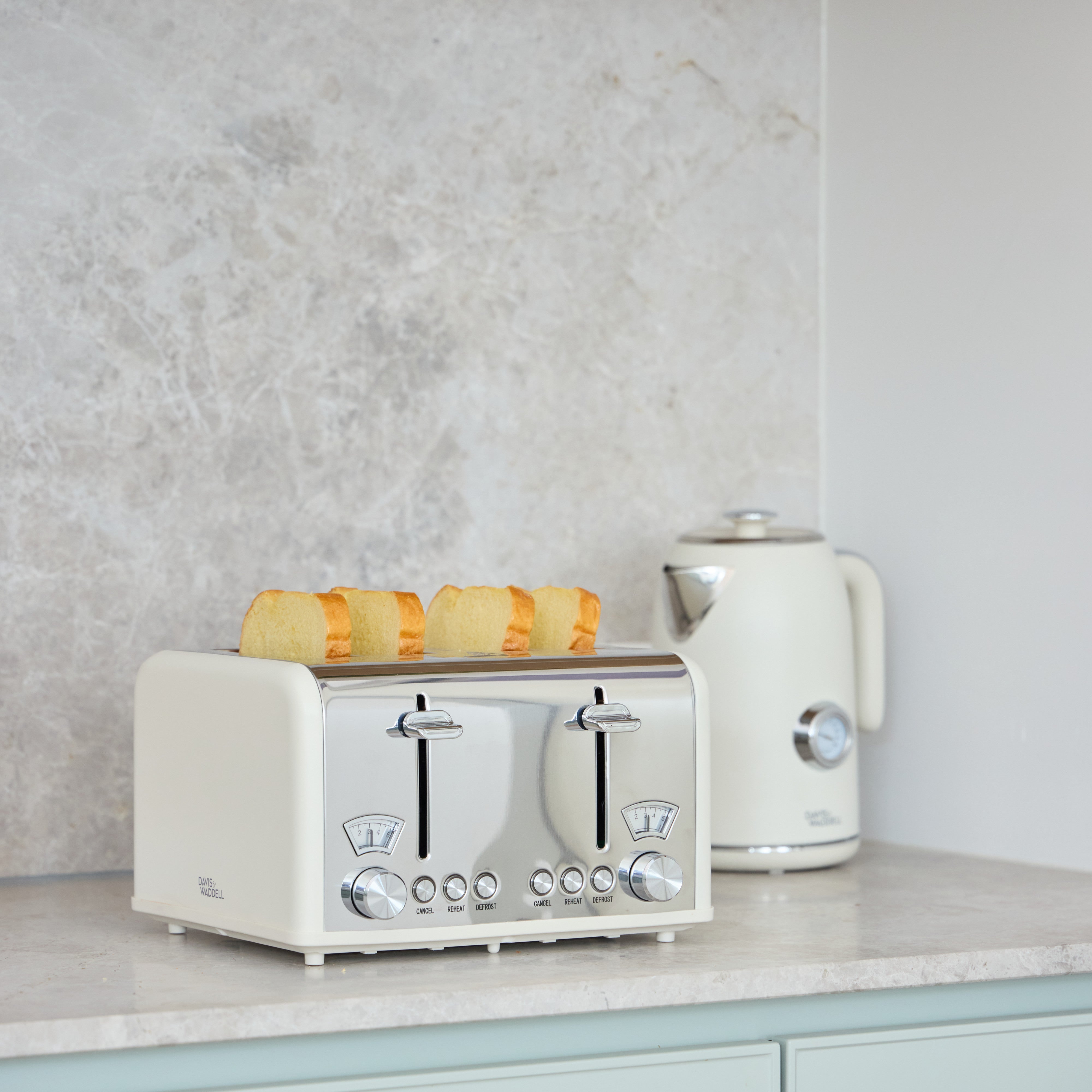 Davis & Waddell Newbury Vintage 4 Slice Toaster Cream