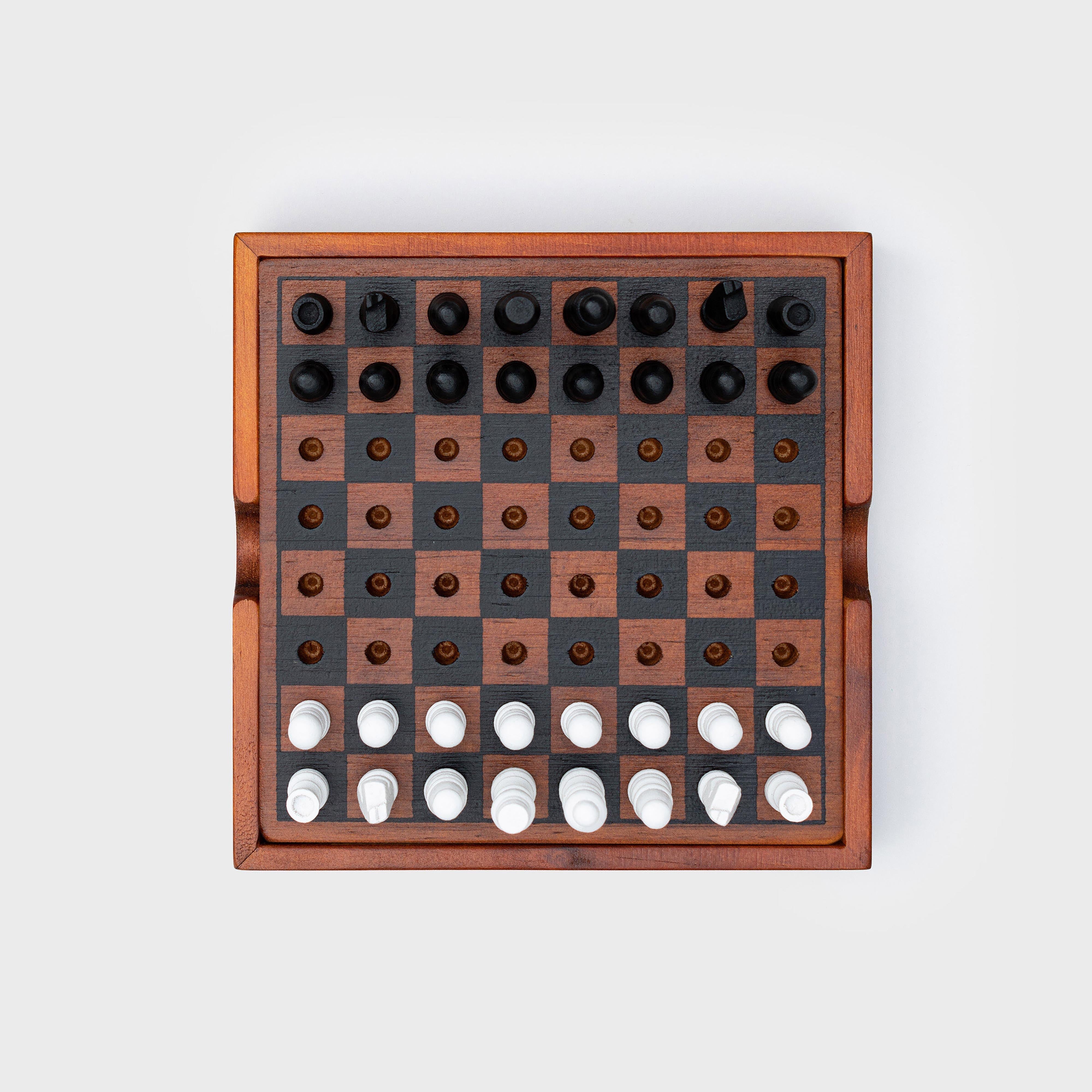 Luckies Iron & Glory Chess & Checkers