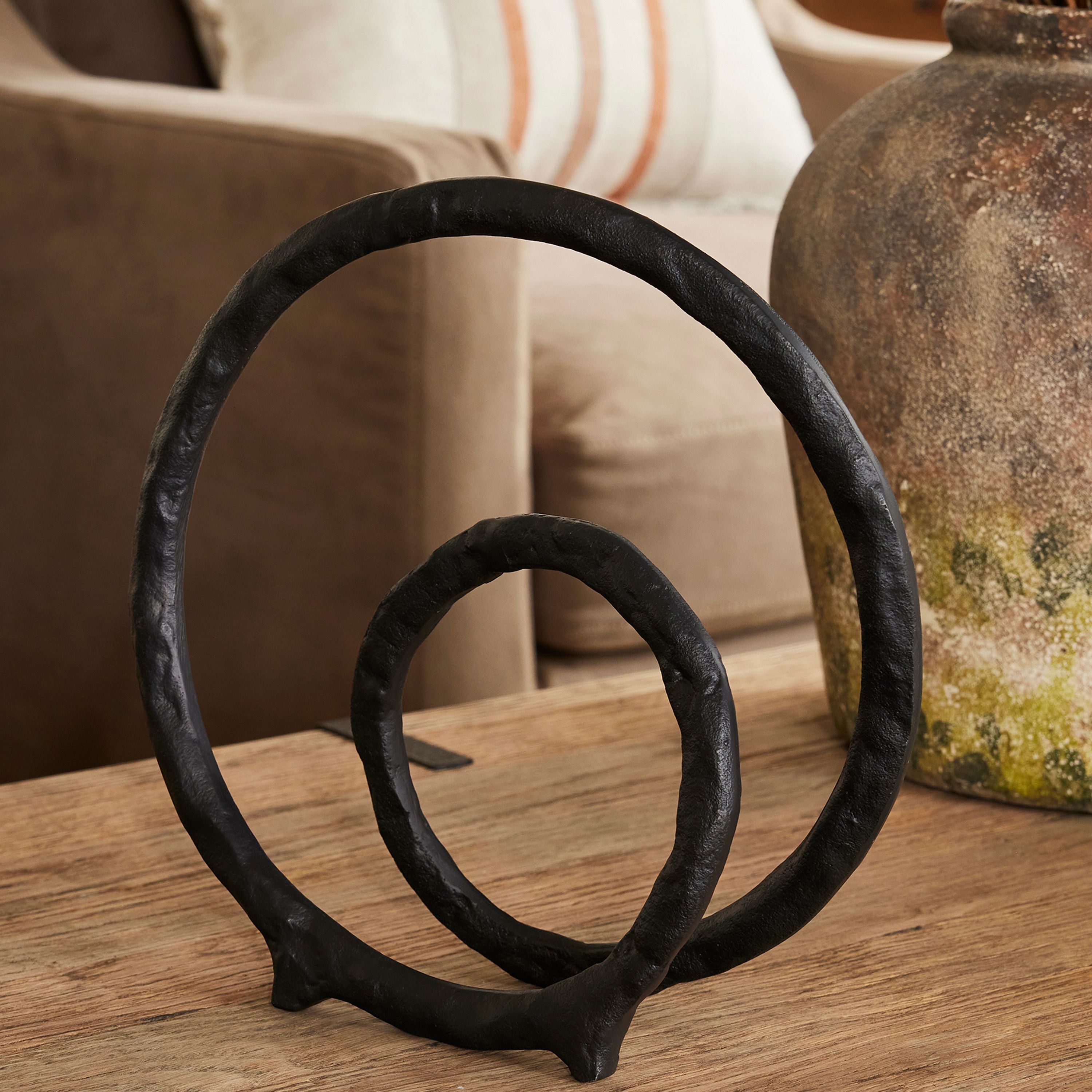 French Country Decorative Loop Round