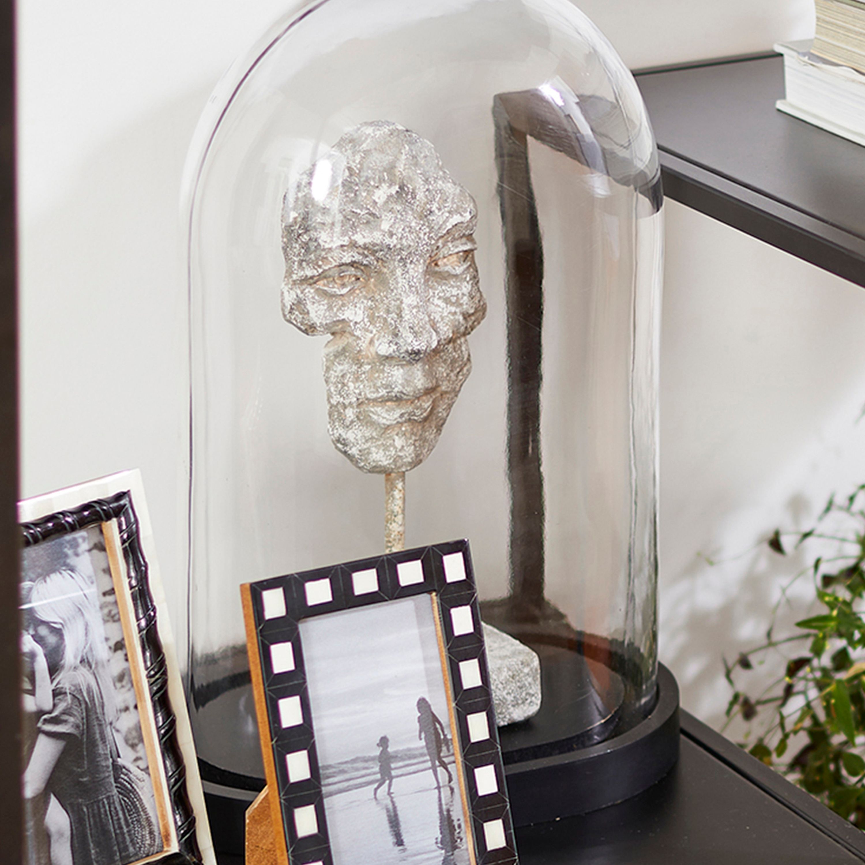 French Country Eyes Open Décor on Stand