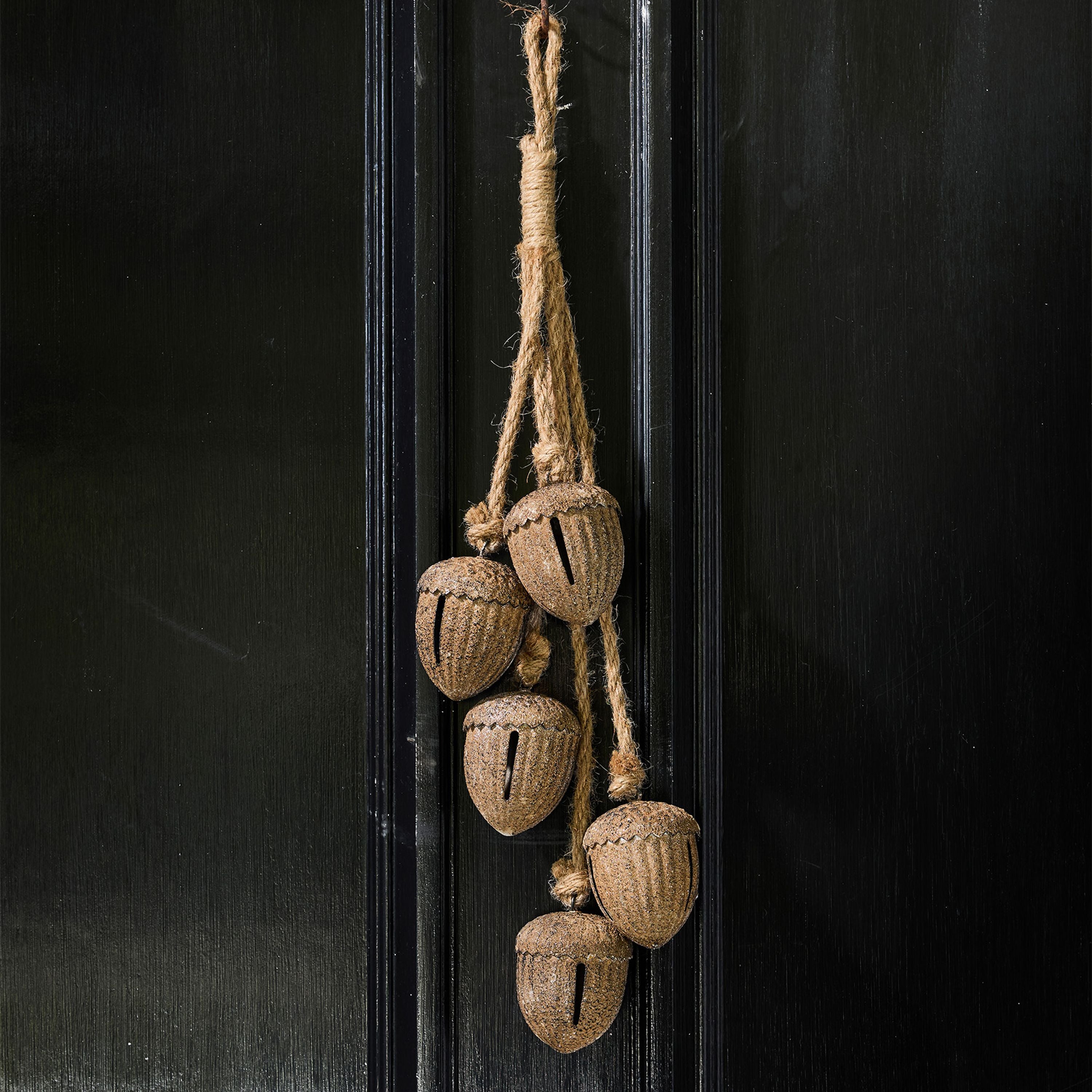 French Country Acorns on Rope Rust