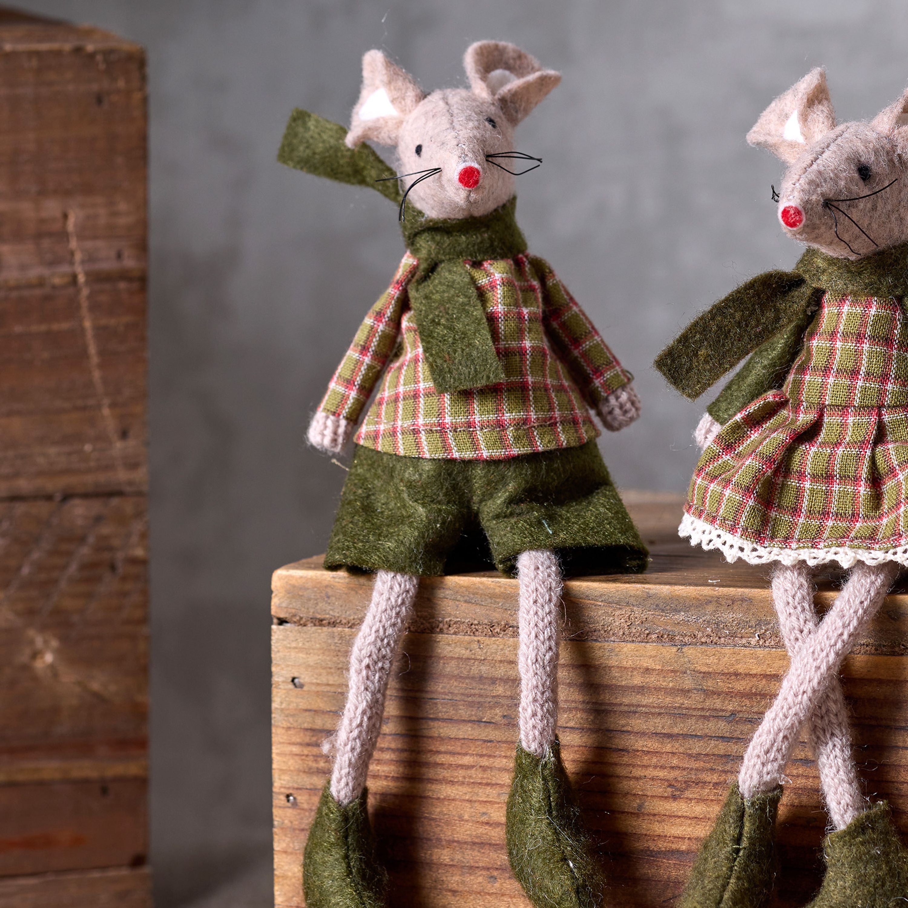 French Country Green Billy Mouse Sitting