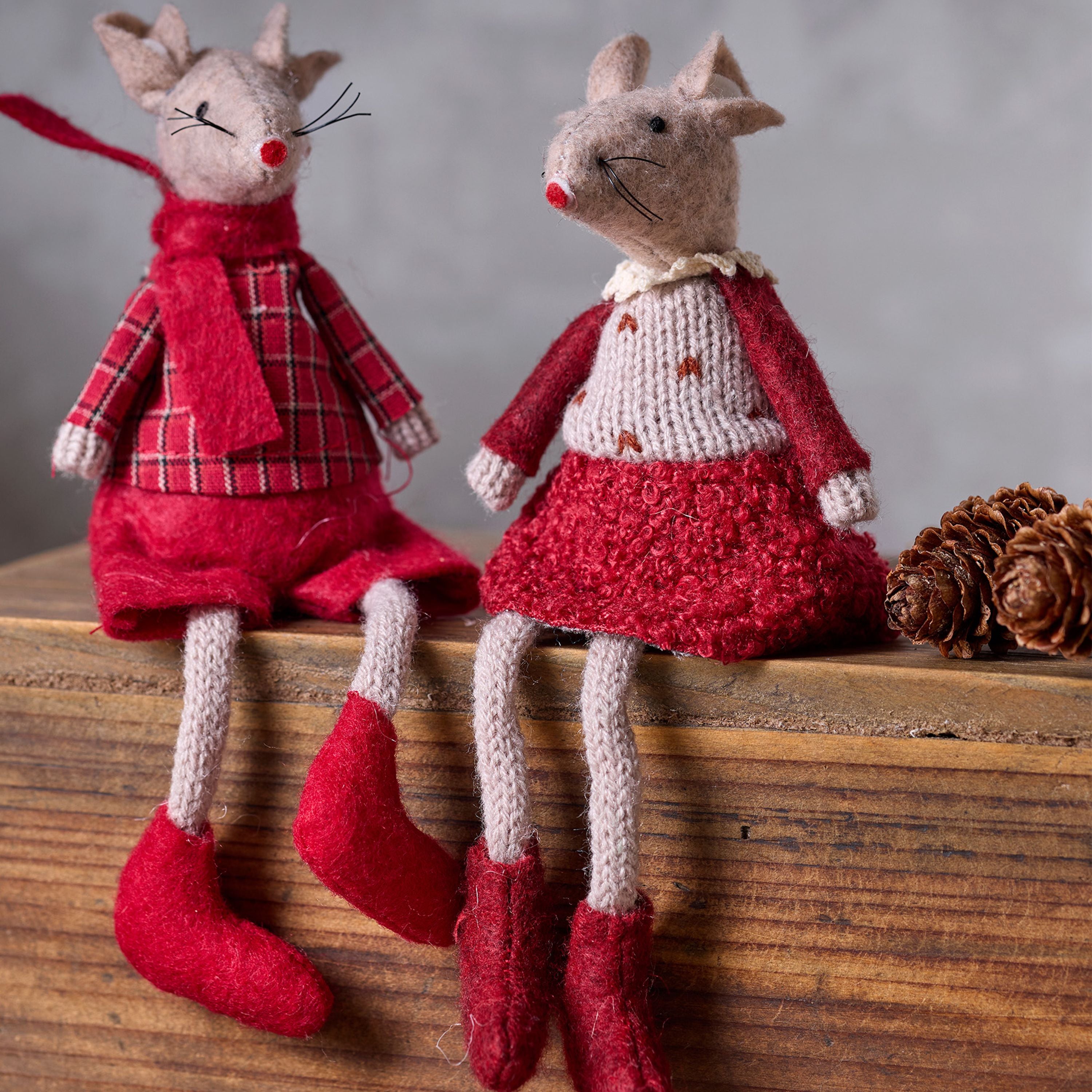 French Country Red Edna Mouse Sitting