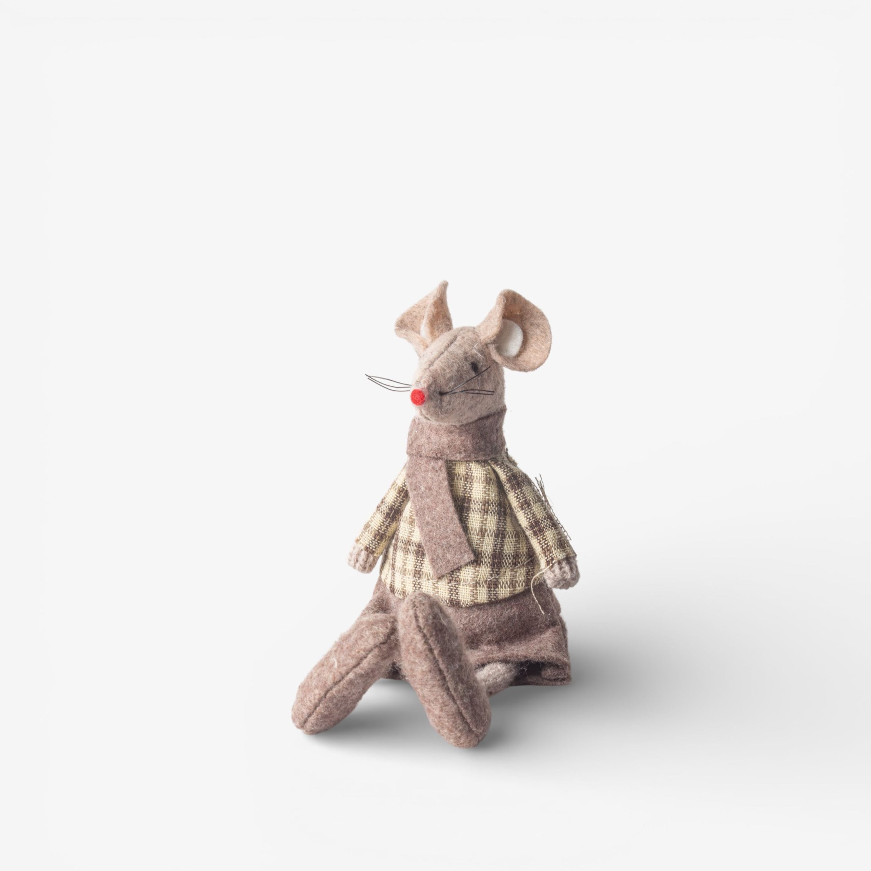 French Country Brown Peter Mouse Sitting