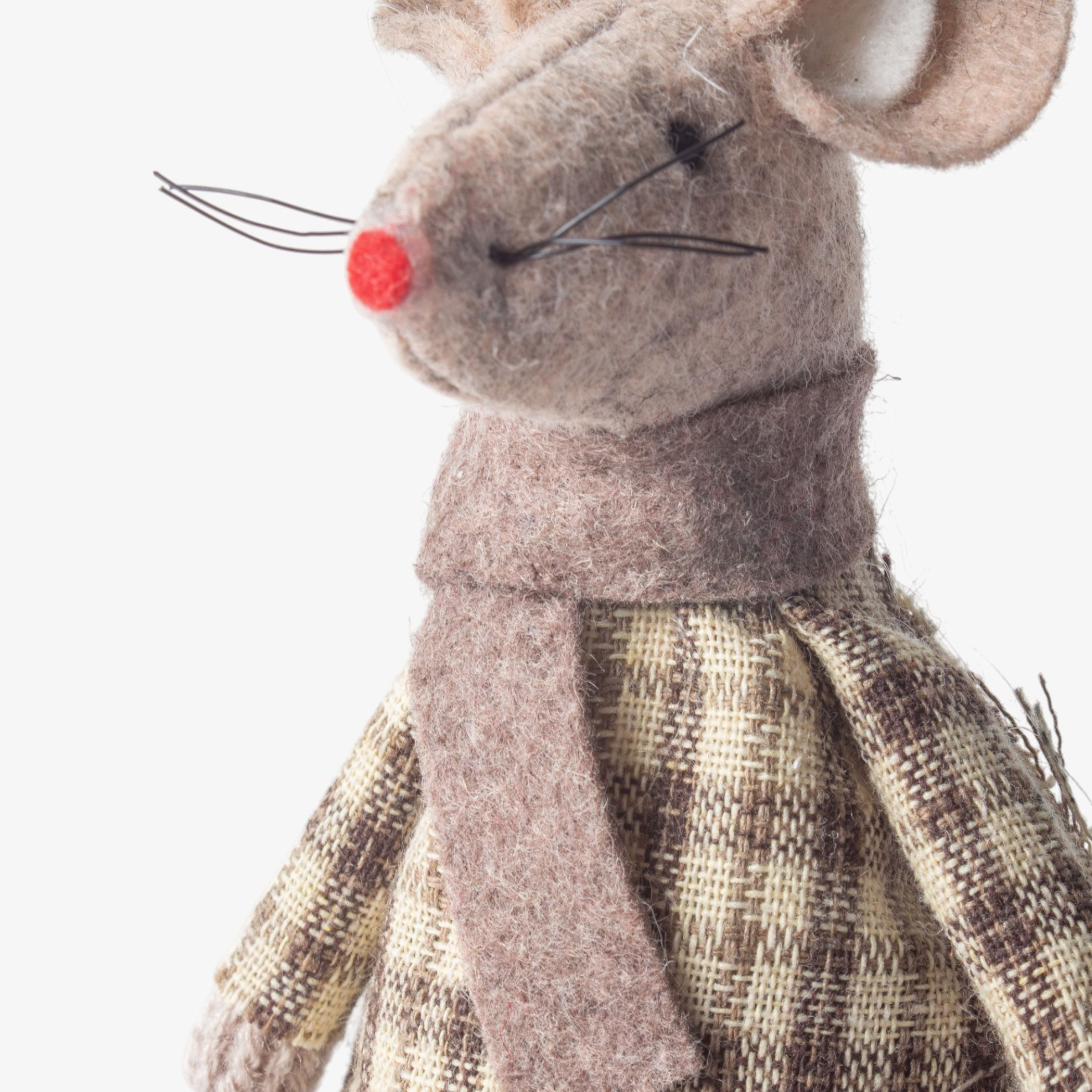 French Country Brown Peter Mouse Sitting
