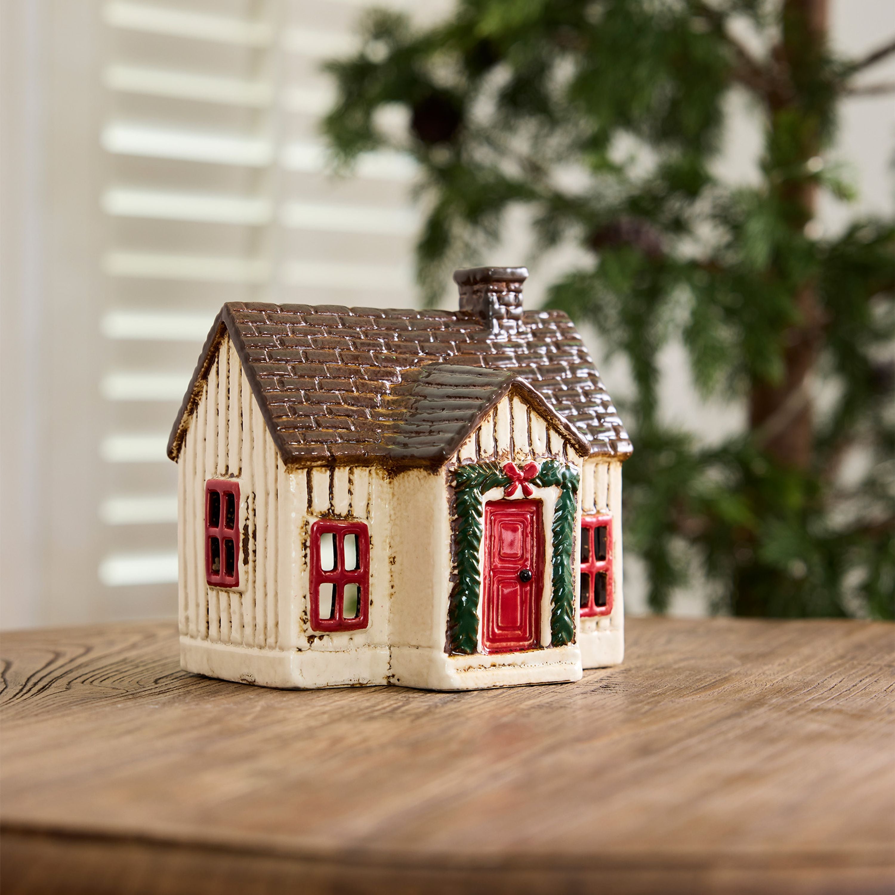 French Country Nordgard Garland Cottage