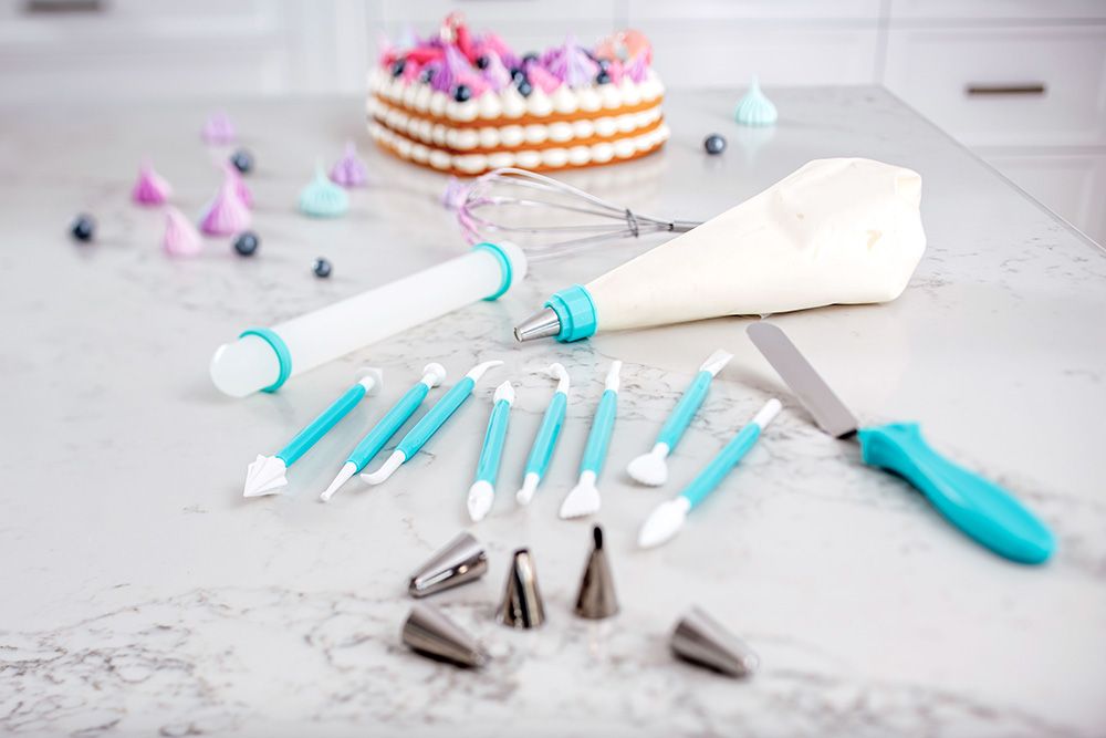 Mondo 19 Piece Cake Decorating Set