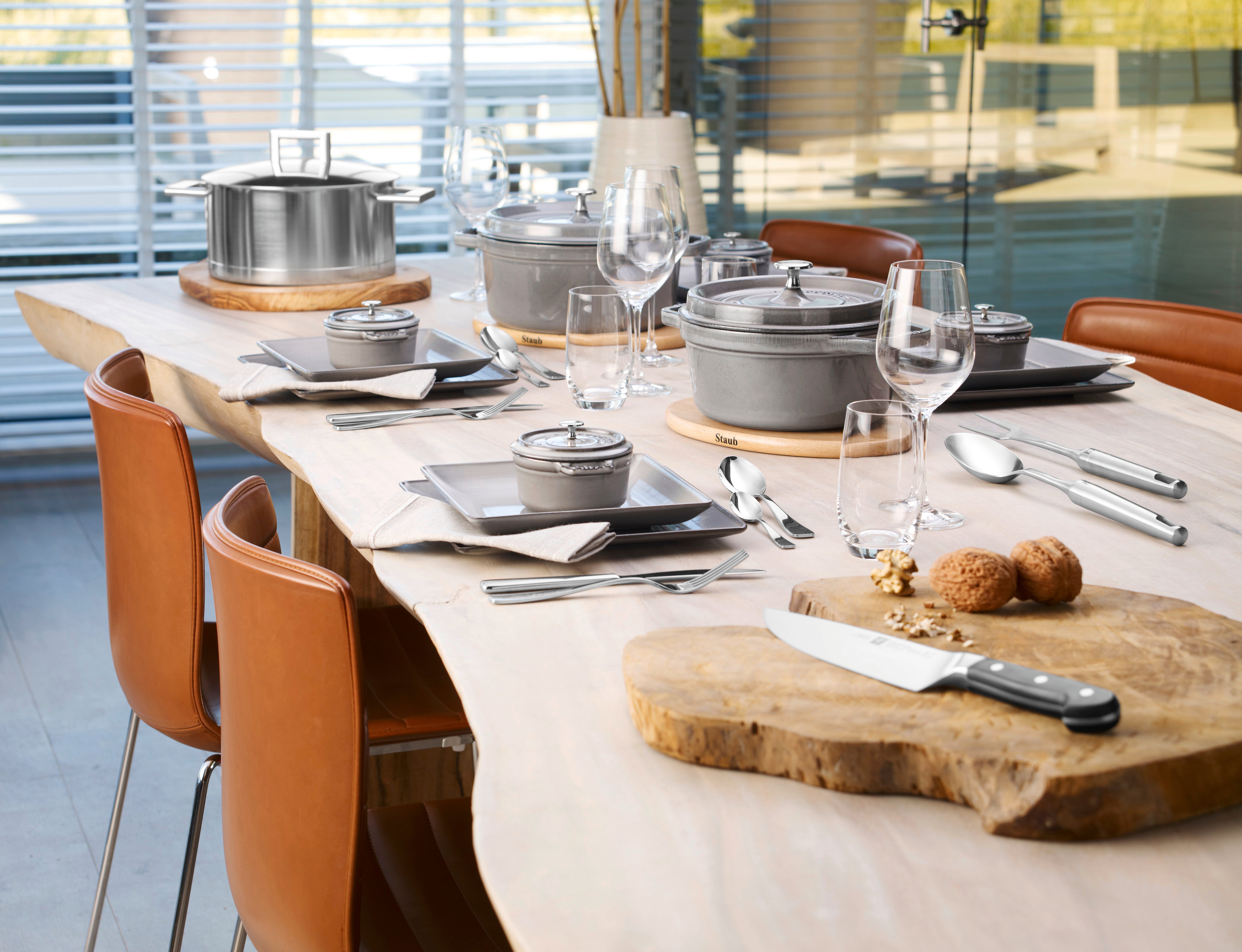 Staub Round Cocotte – 28cm Graphite