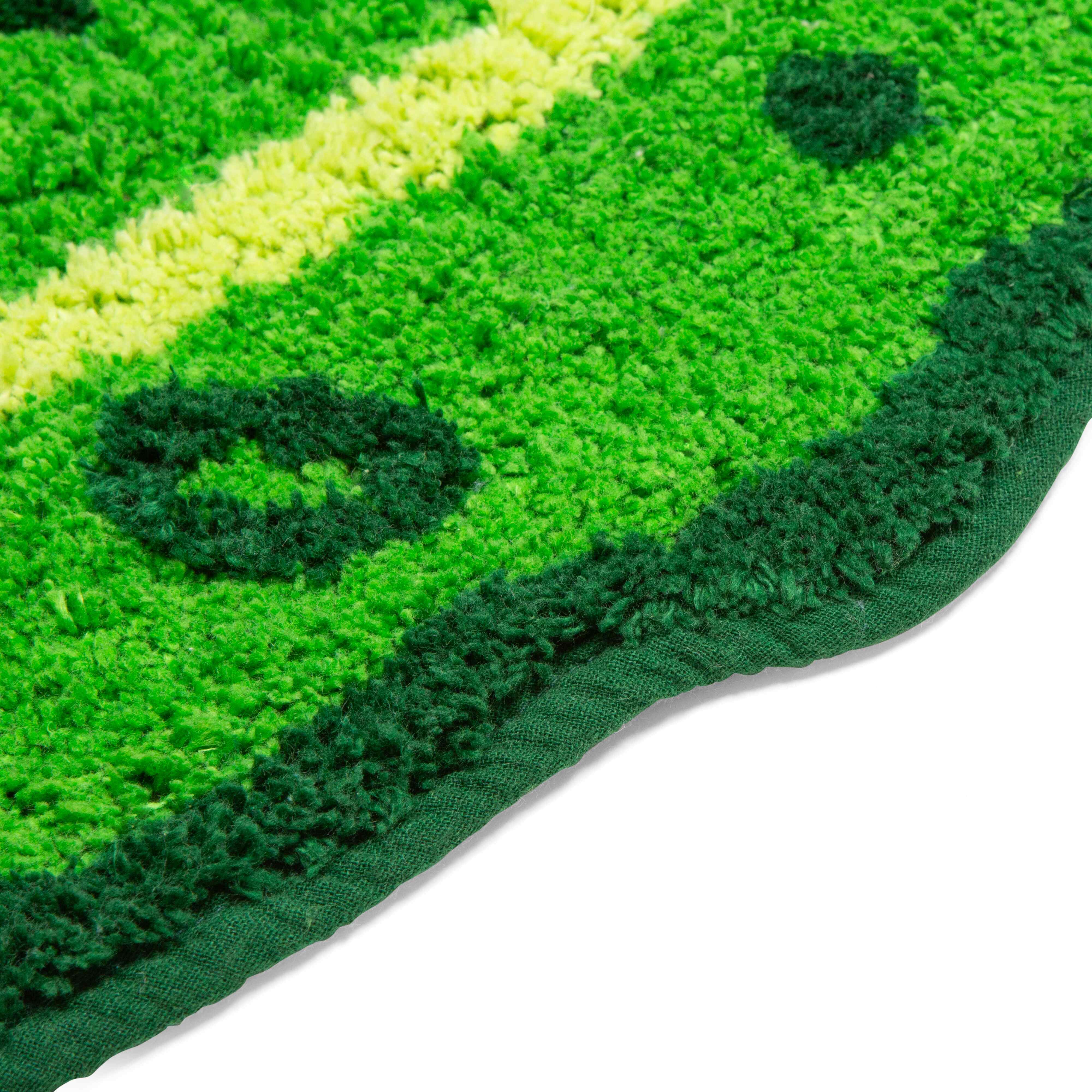Kikkerland Pickle Bath Rug Green