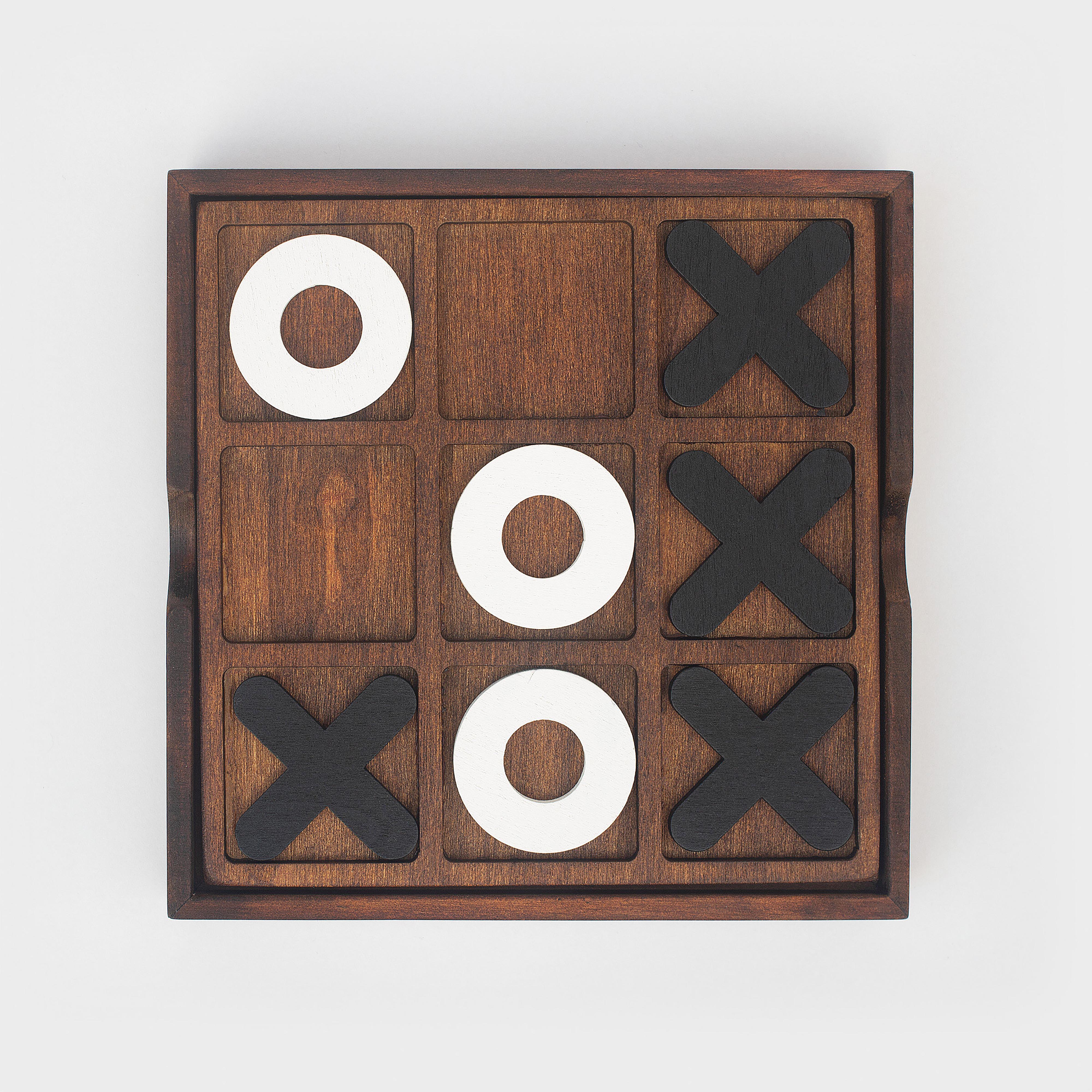 Luckies Iron & Glory Tic Tac Toe