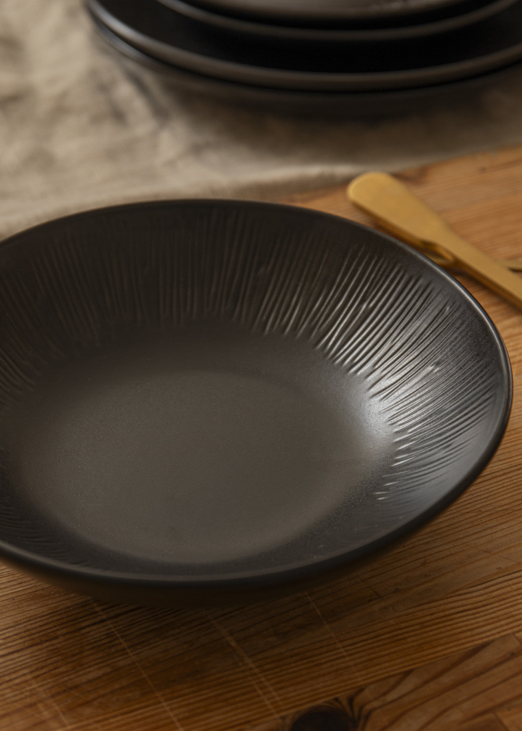 Mikasa Jardin Midnight Stoneware Pasta Bowl Set 4 Piece 20cm (Black)