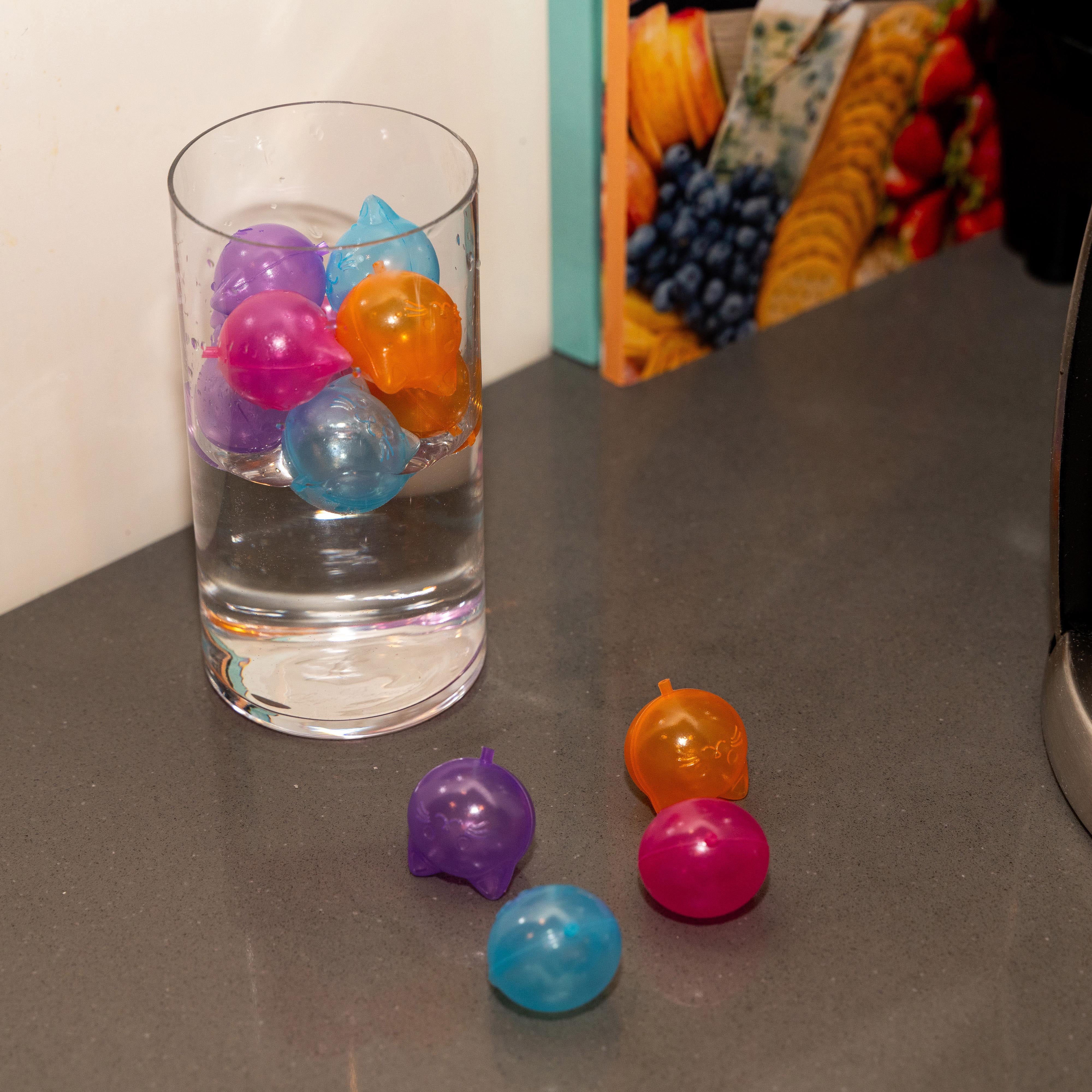 Kikkerland Reusable Cat Ice Cubes 24 Piece Set Multi-Coloured