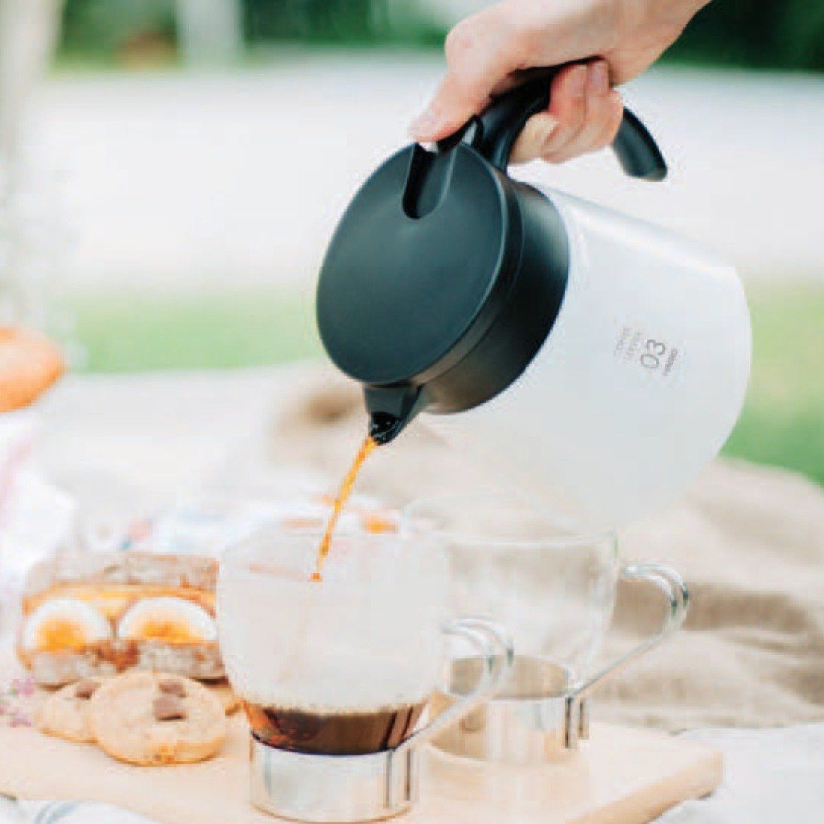 Hario V60 Insulated Stainless Steel Server 750ml - White