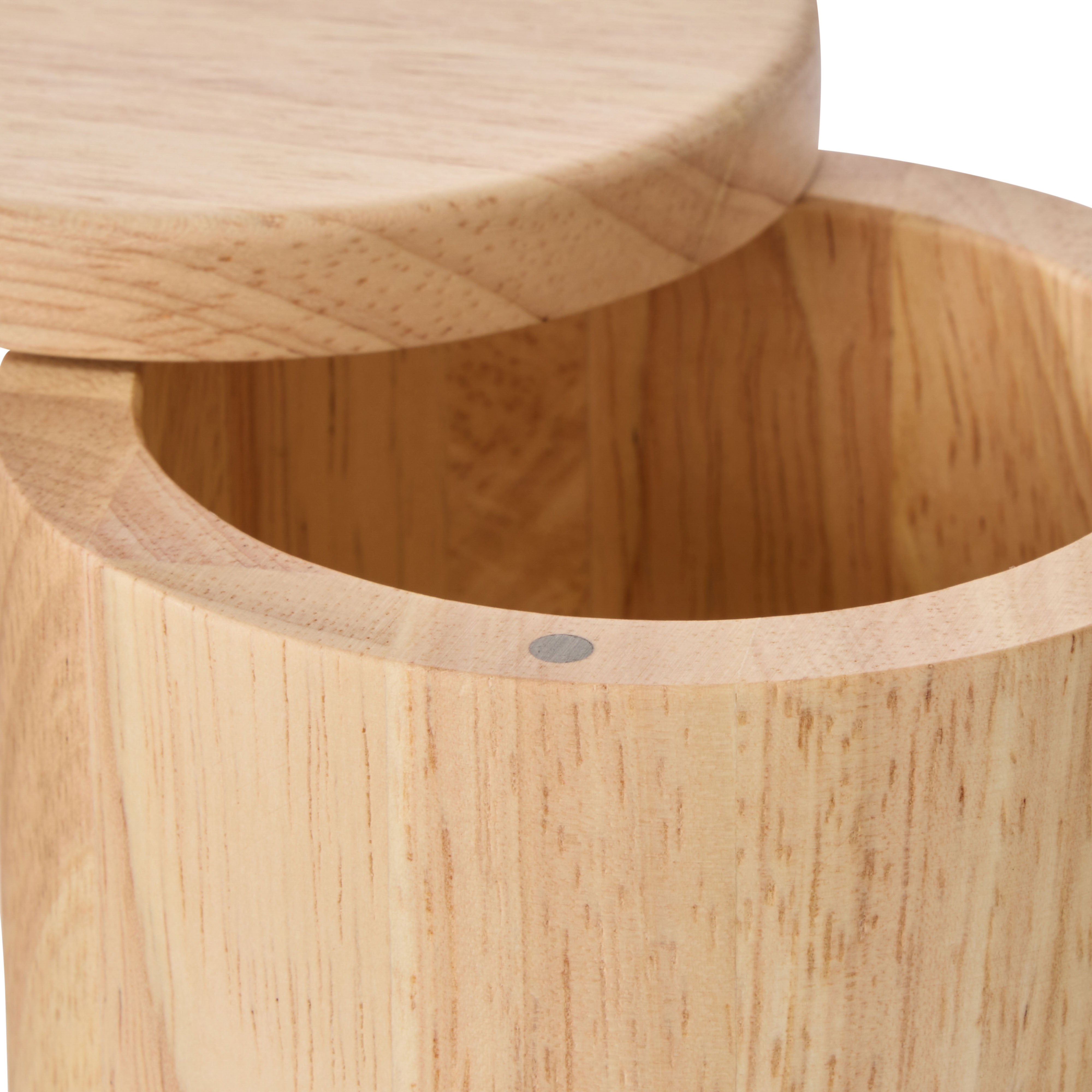 Davis & Waddell Harvest Salt Keeper with Magnetic Closure Natural