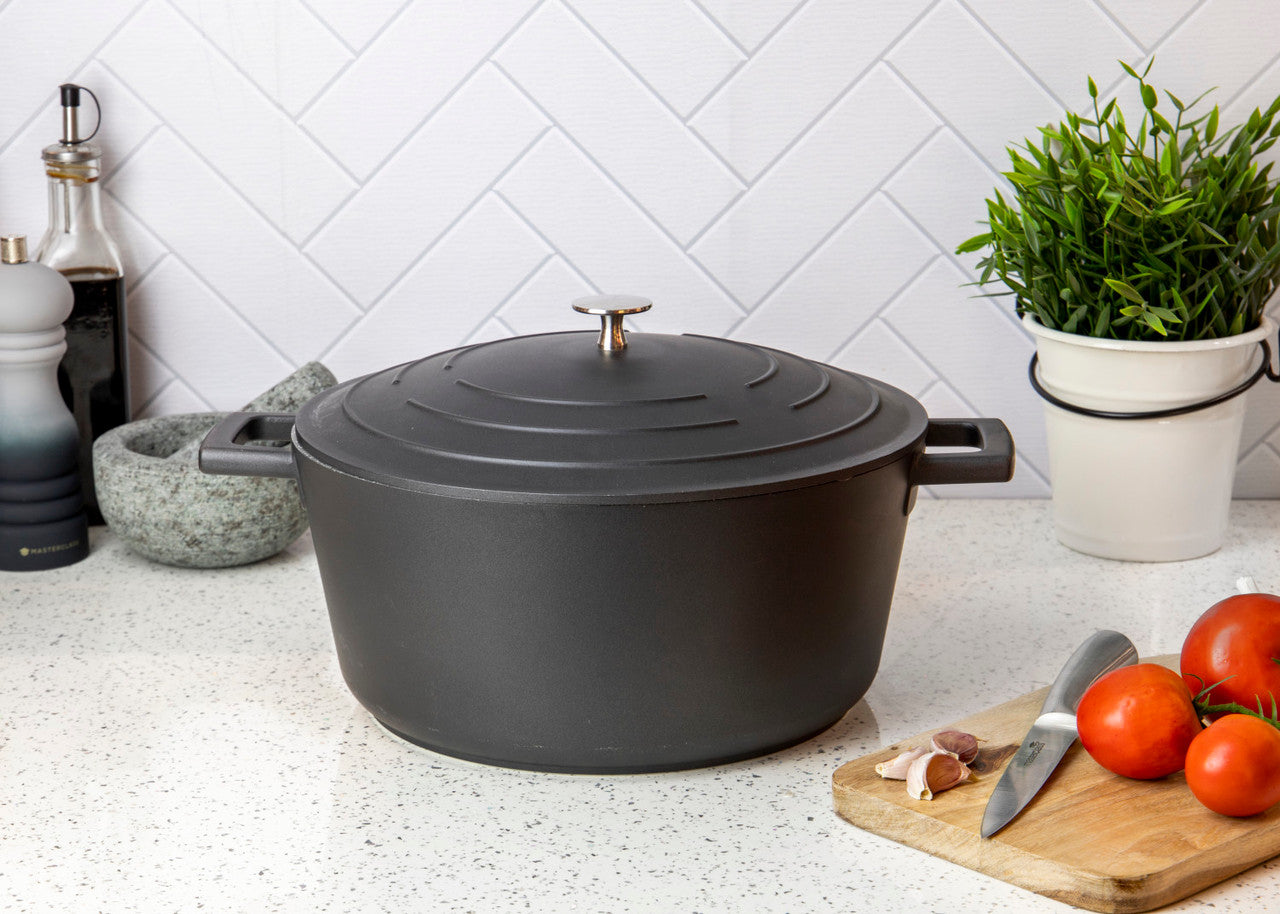 MasterCraft Cast Aluminium Casserole Dish with Lid 28cm / 5L (Black)
