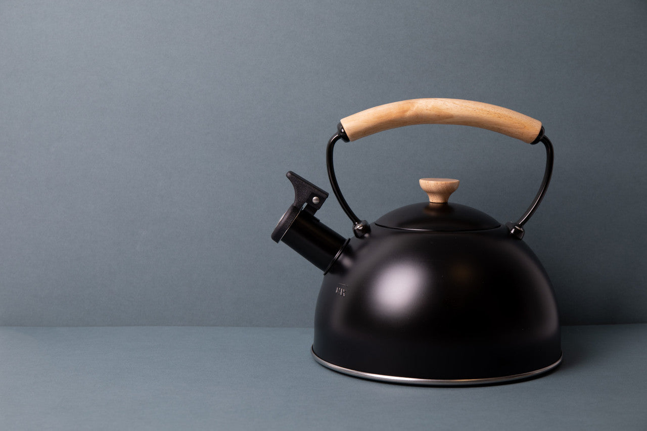 La Cafetière Whistling Kettle 1.6L (Black)