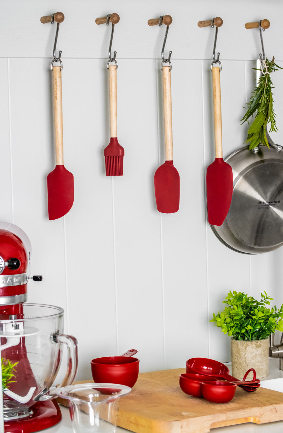 KitchenAid Birchwood Scraper Spatula (Empire Red)