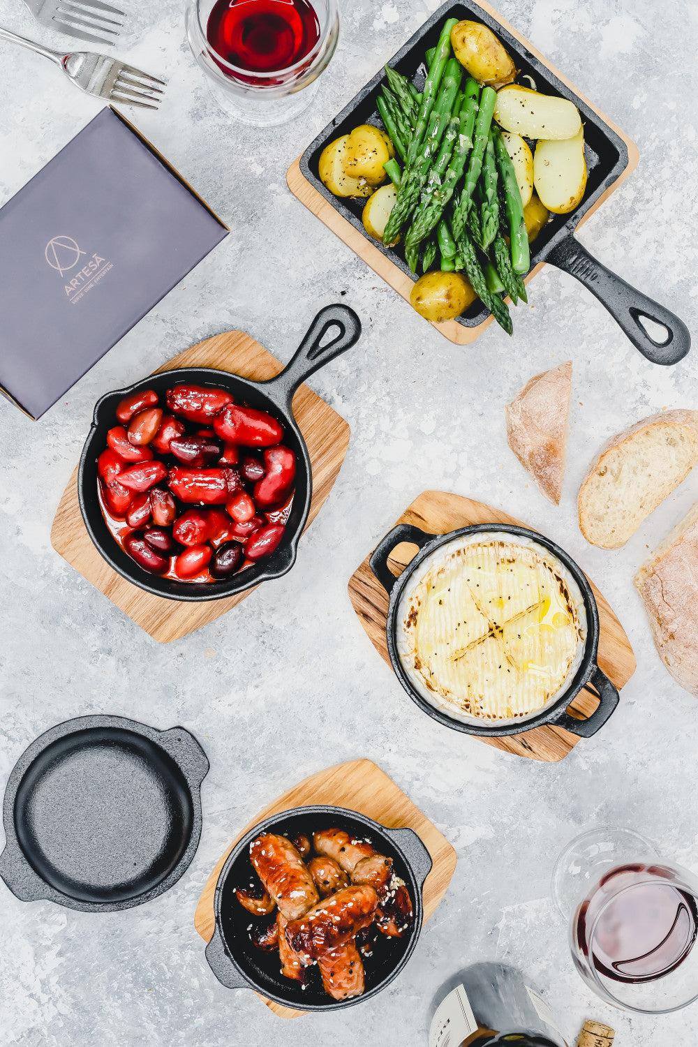 Artesà Cast Iron Mini Fry Pan with Serving Board 15cm