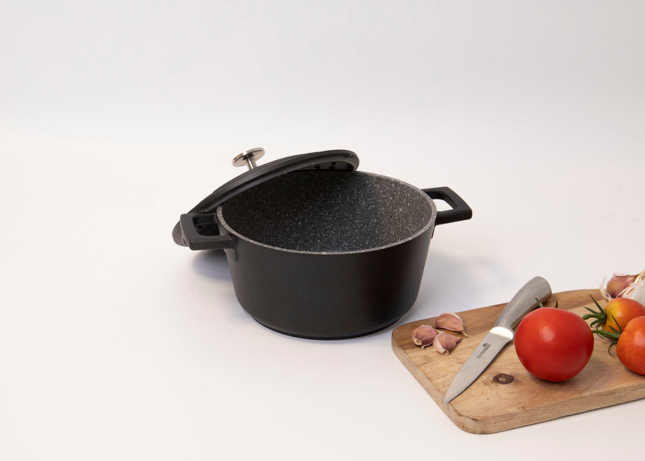 MasterCraft Cast Aluminium Casserole Dish with Lid 20cm / 2.5L (Black)