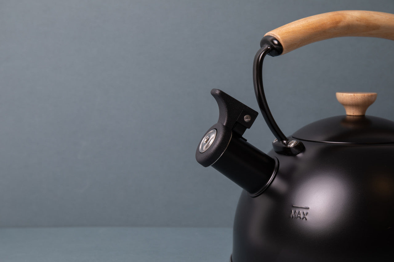 La Cafetière Whistling Kettle 1.6L (Black)