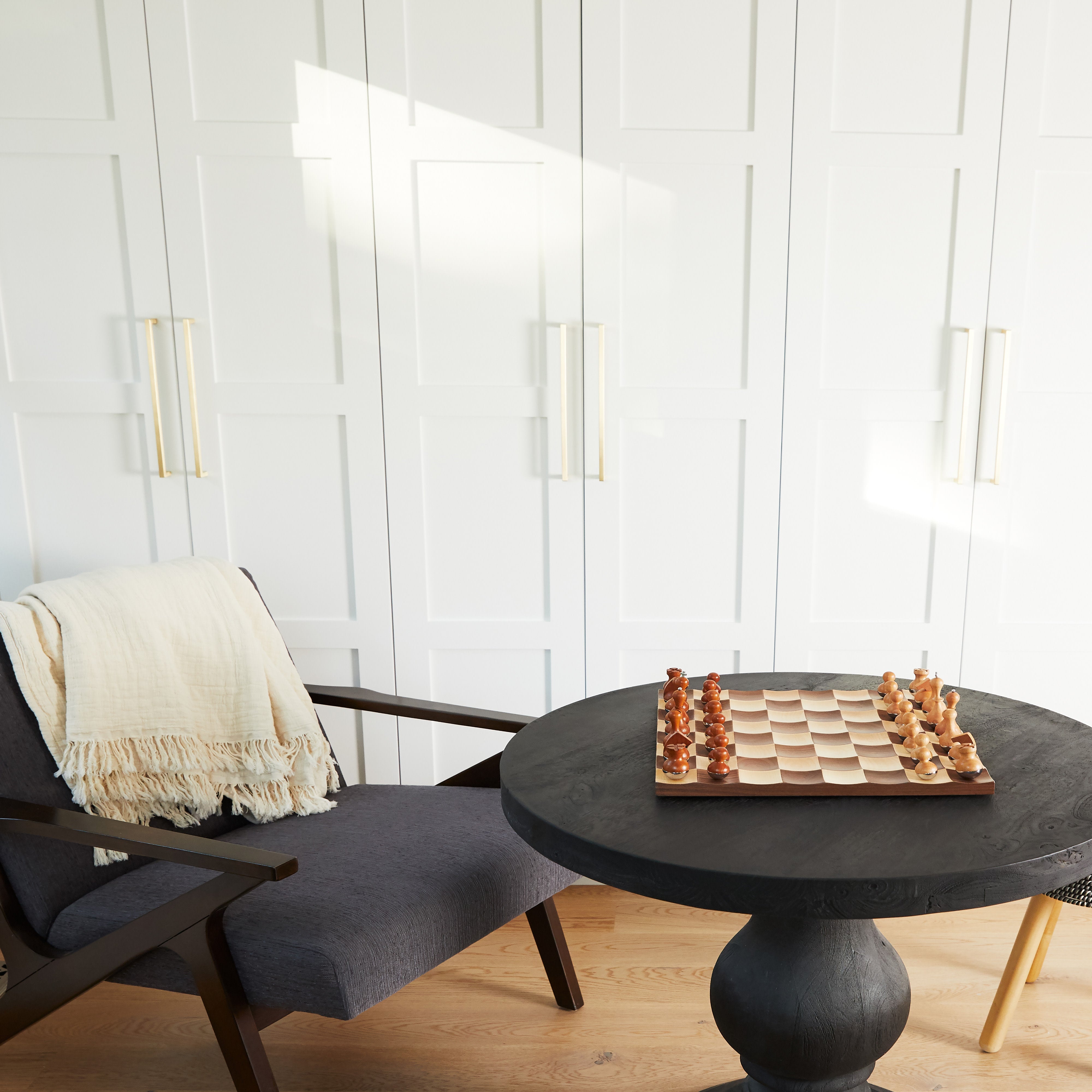 Umbra Wobble Chess Set Maple & Walnut