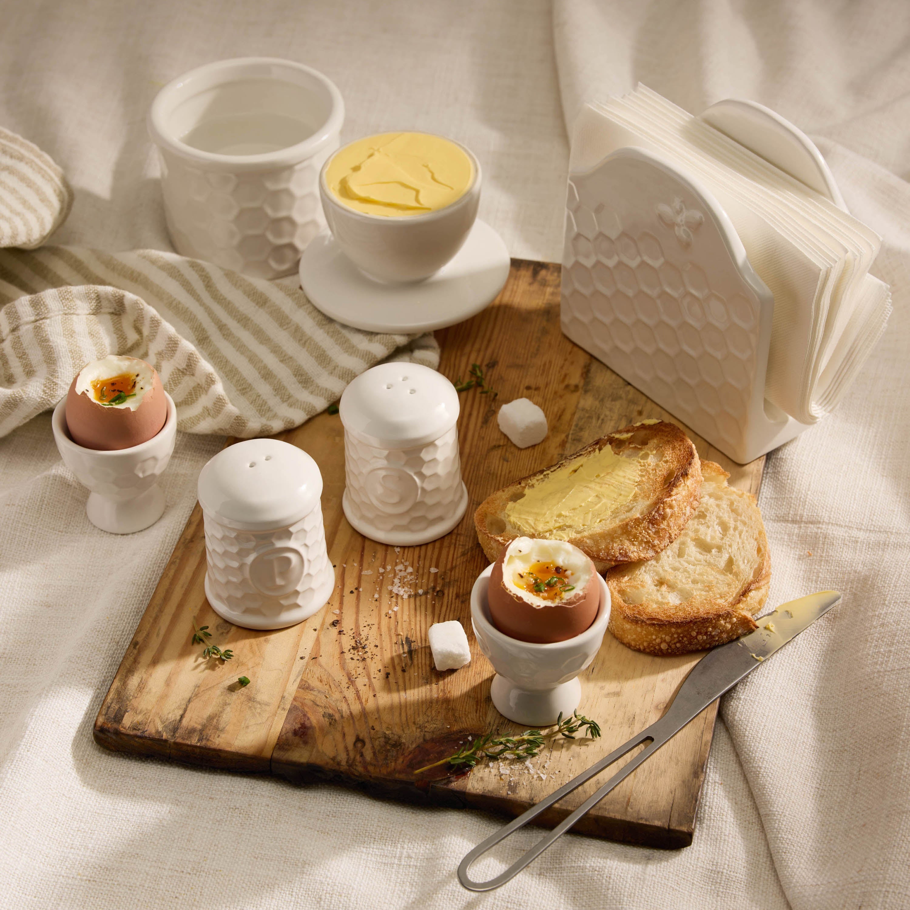 Davis & Waddell Wildflower & Hive Egg Cups 2 Piece Set White