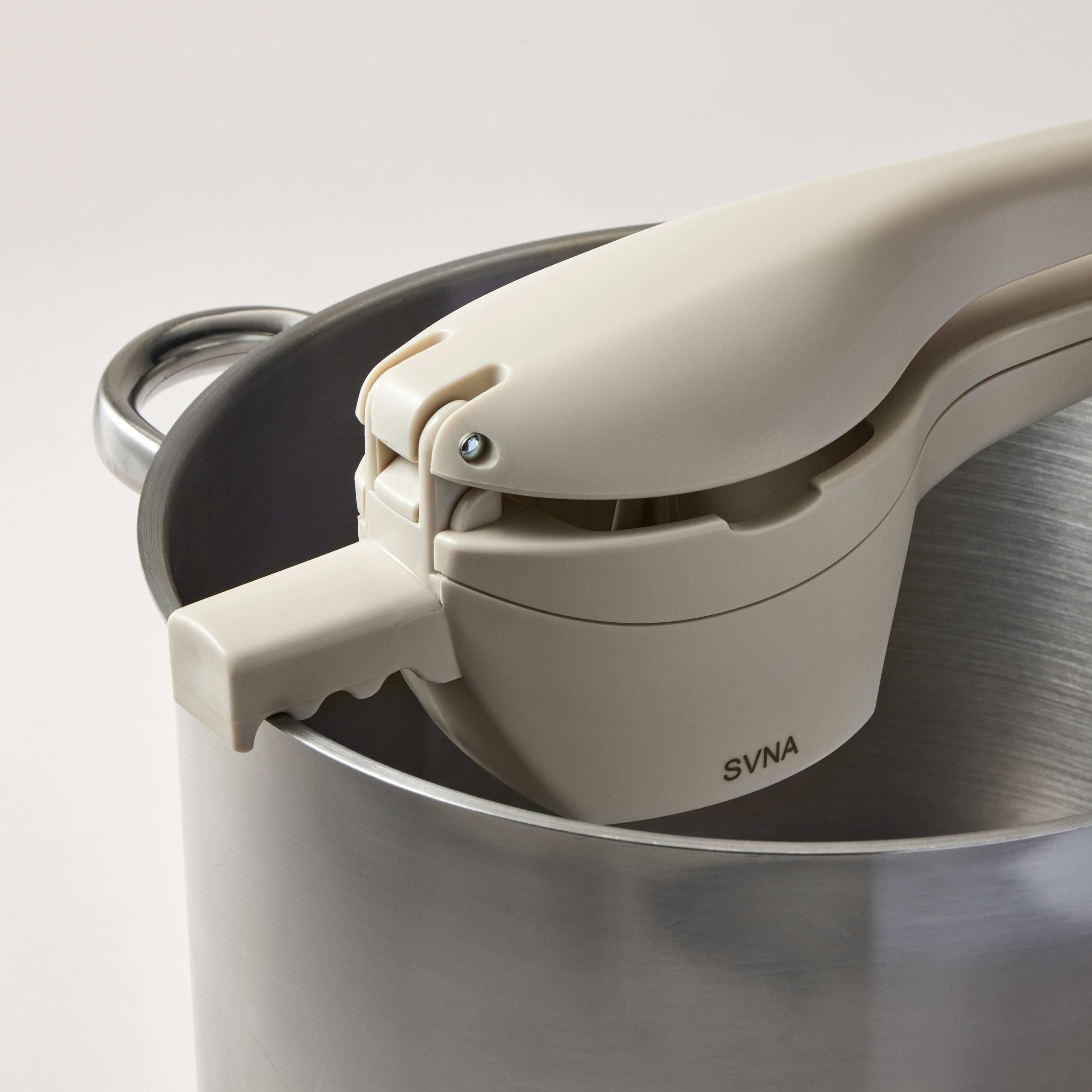 SVNA 2 in 1 Extra Large Potato Ricer Cream