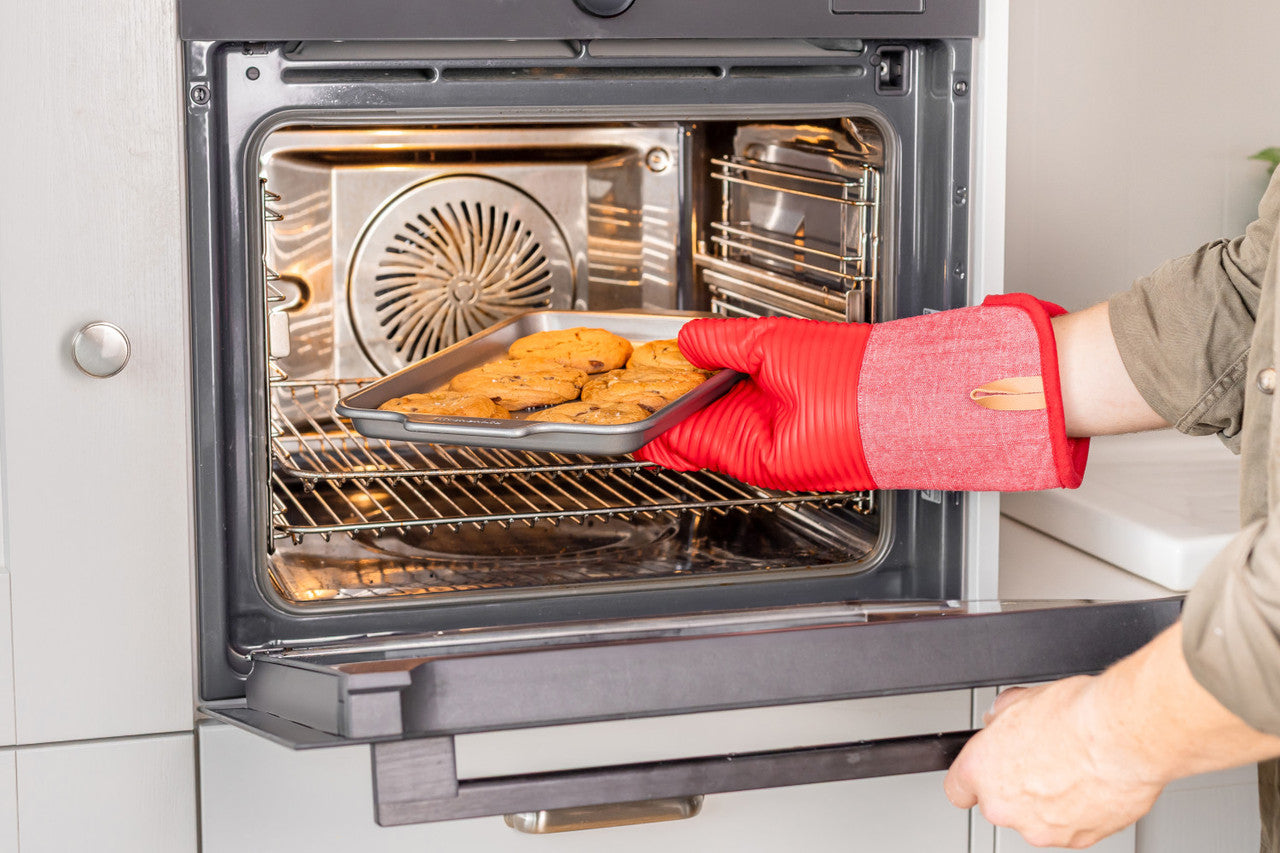 KitchenAid Ribbed Soft Silicone Oven Glove (Empire Red)