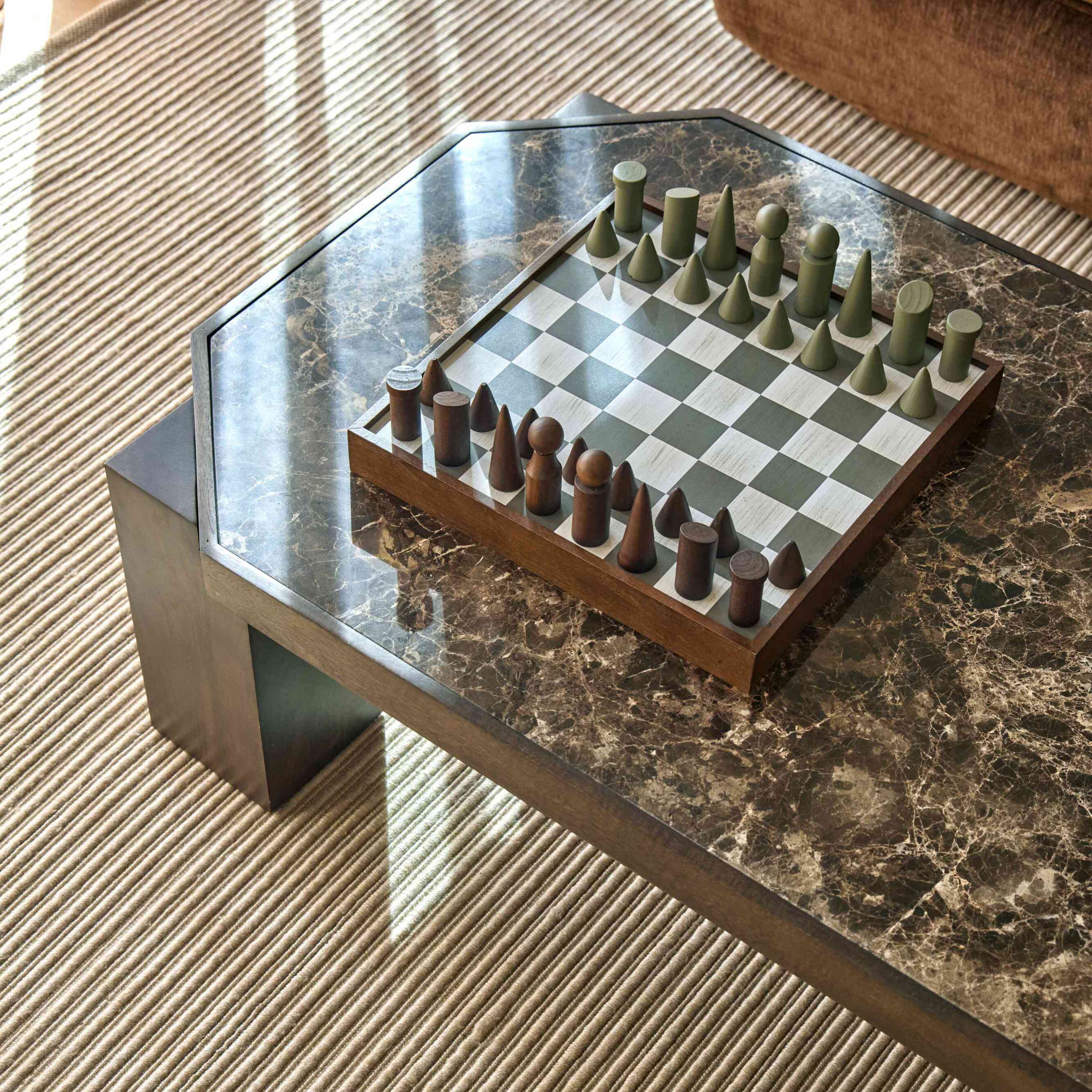 Amalfi Nelson Chess Set