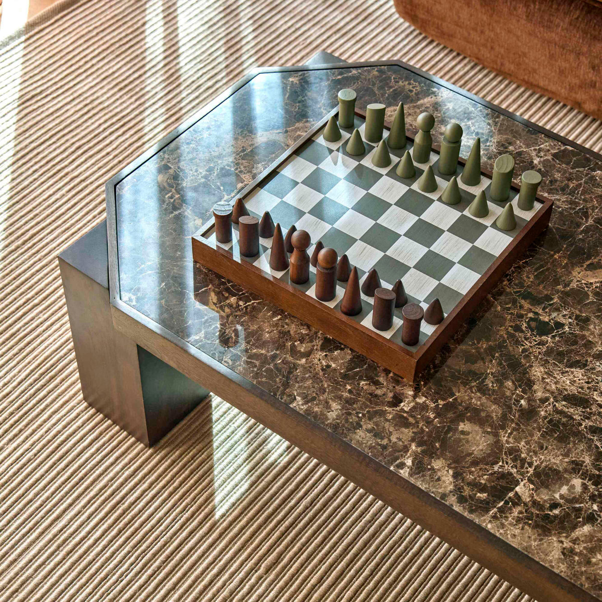 Amalfi Nelson Chess Set