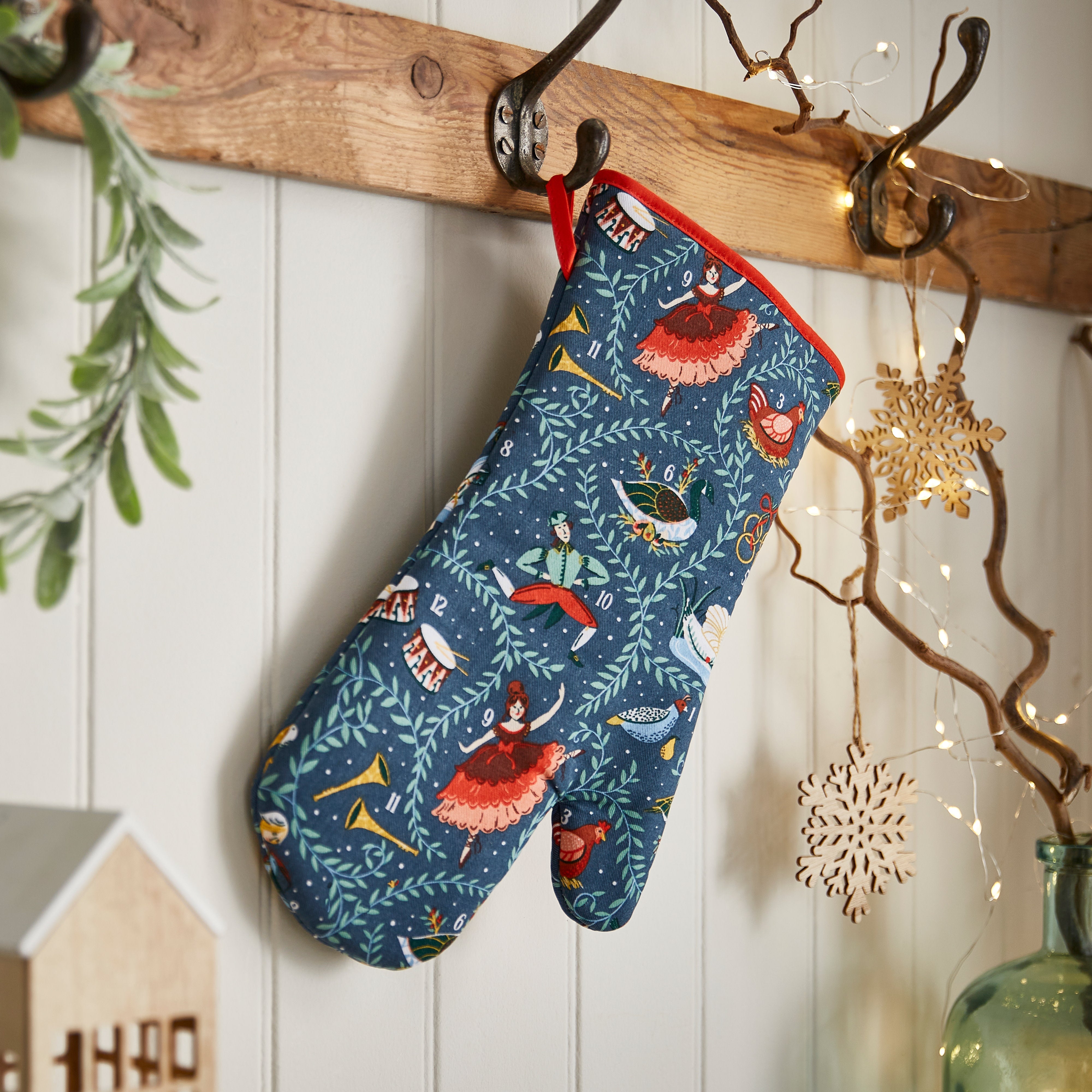 Ulster Weavers 12 Days of Christmas Gauntlet Oven Glove Multi-Coloured
