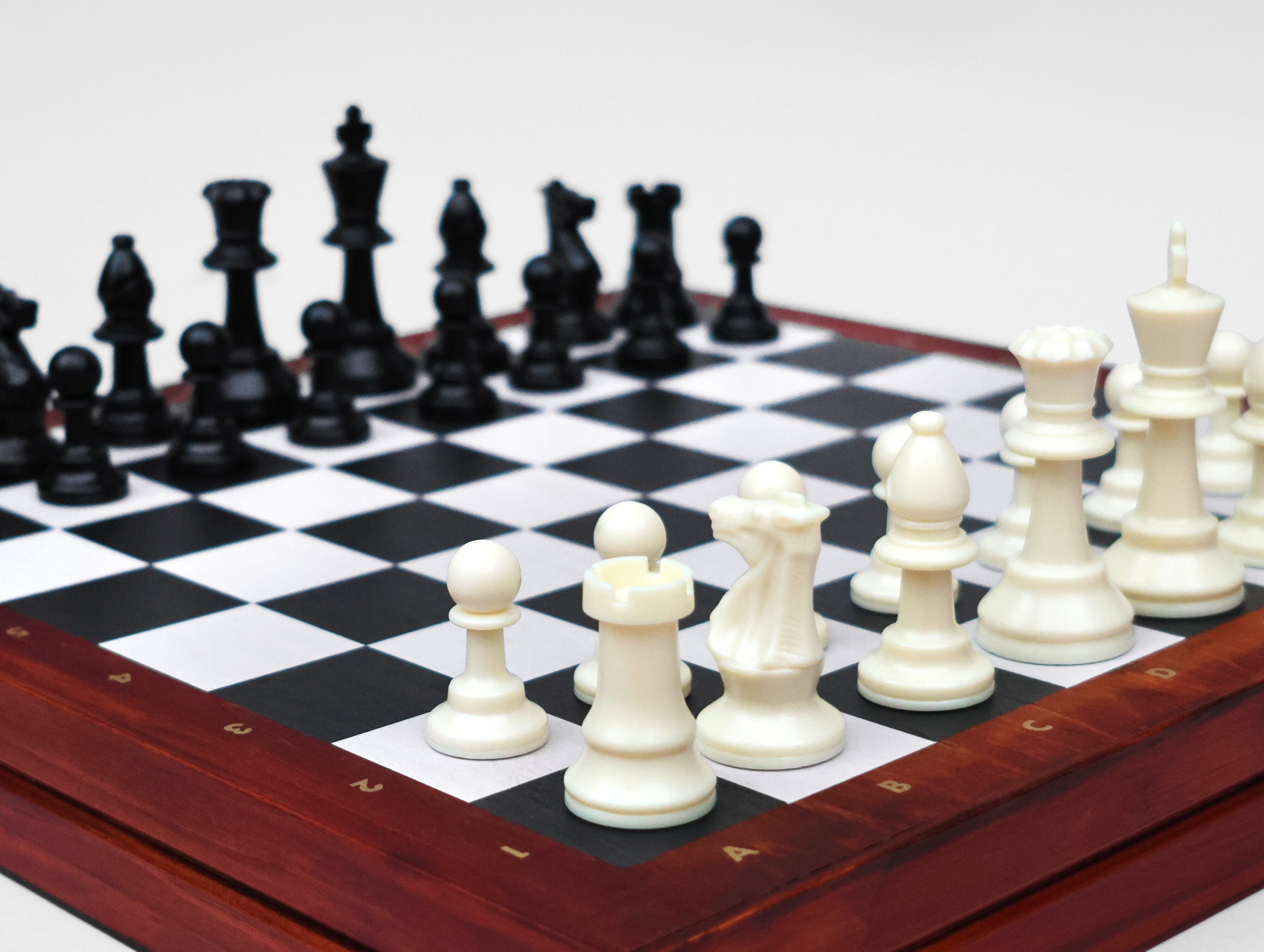 Luckies Iron & Glory Chess Deluxe