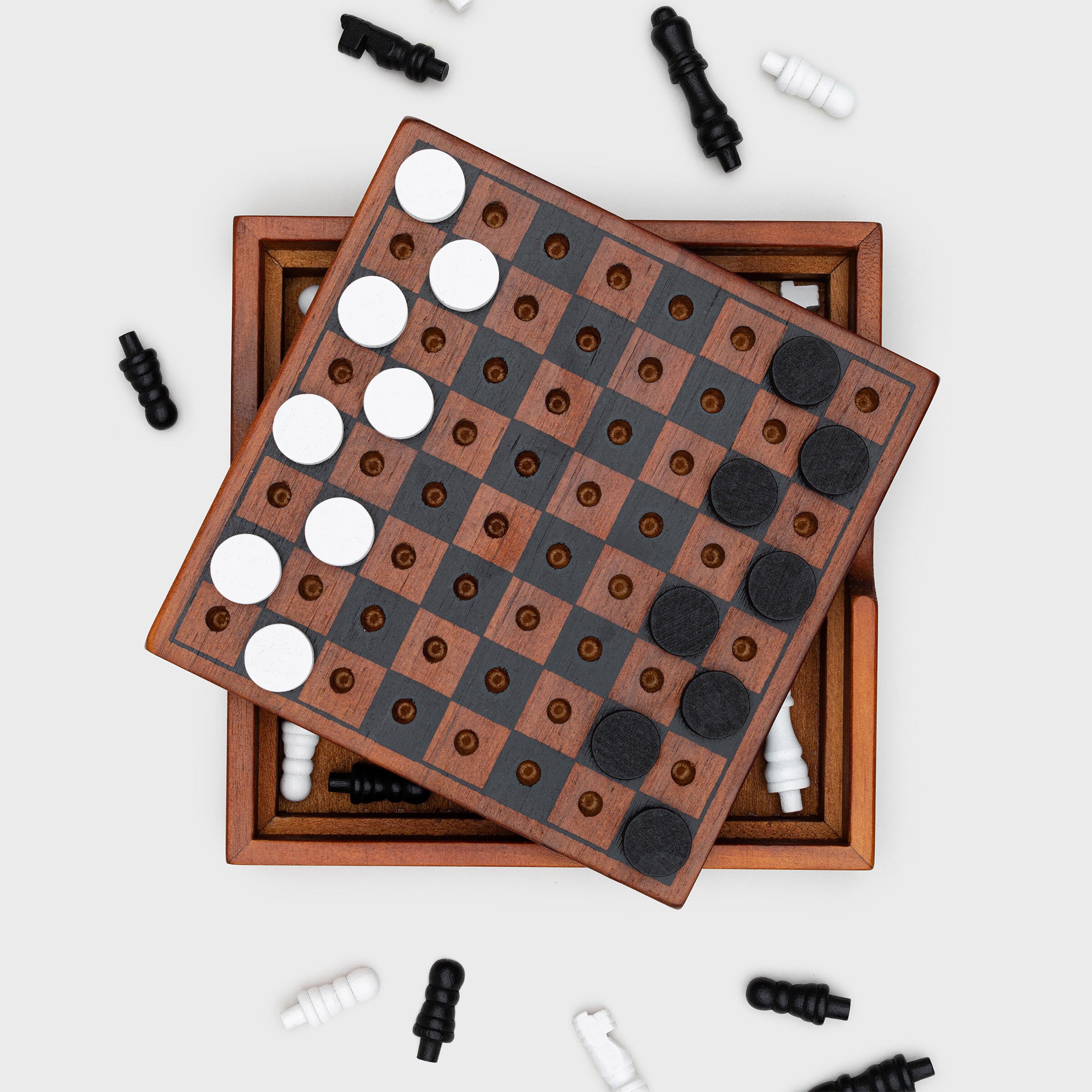 Luckies Iron & Glory Chess & Checkers