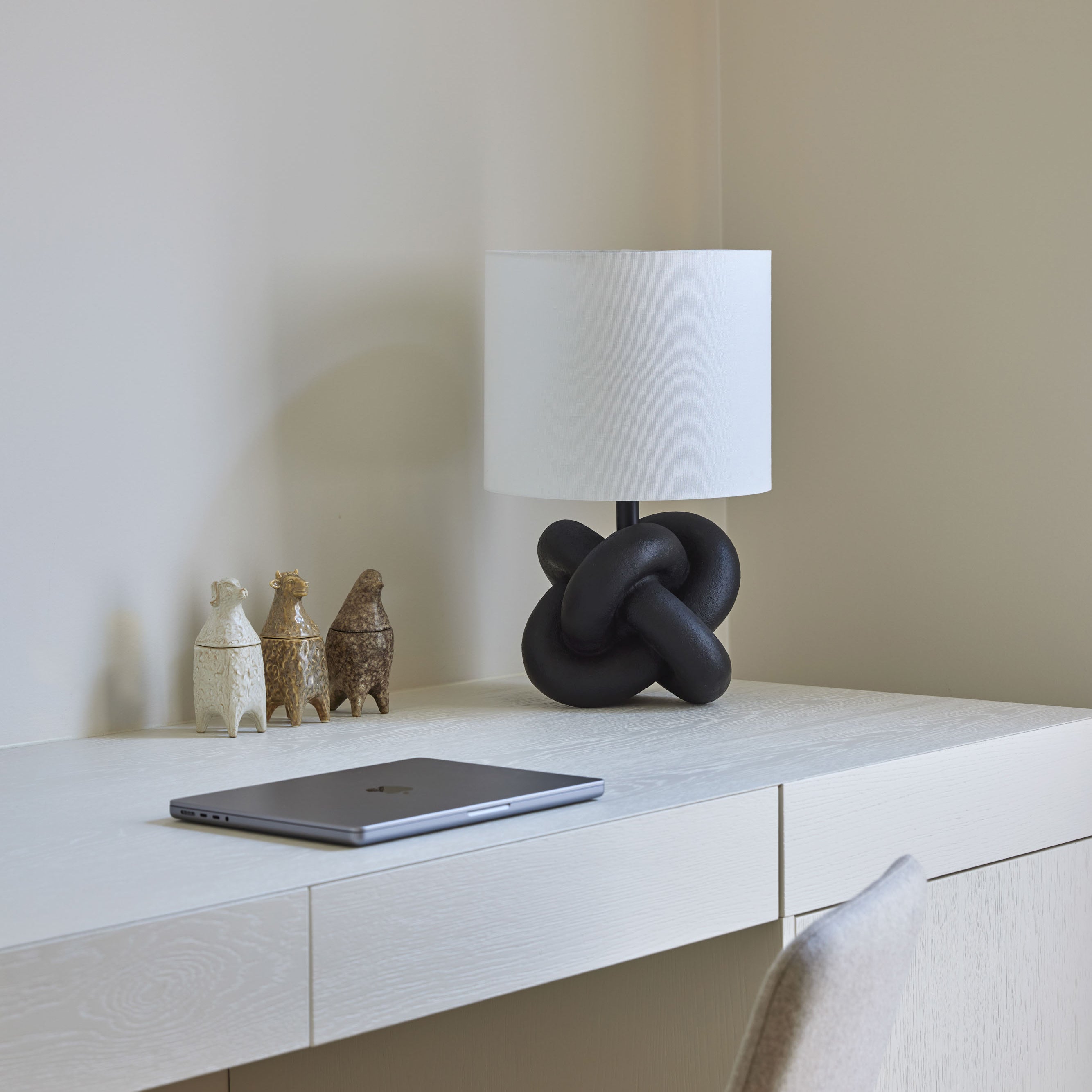 Amalfi Fia Knot Table Lamp Black & White