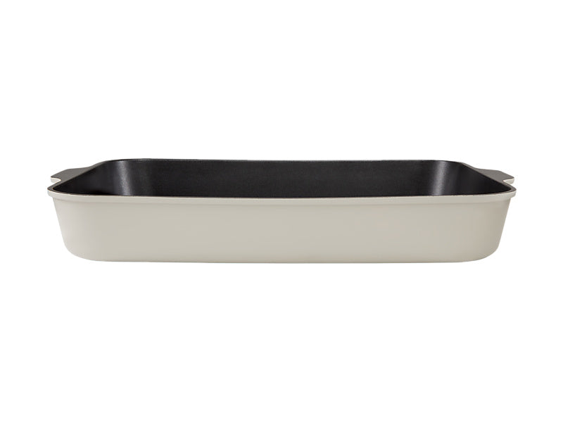 Maxwell & Williams Cast Lite Non-Stick Roaster Cherry 38 x 28.4 x 5.5cm