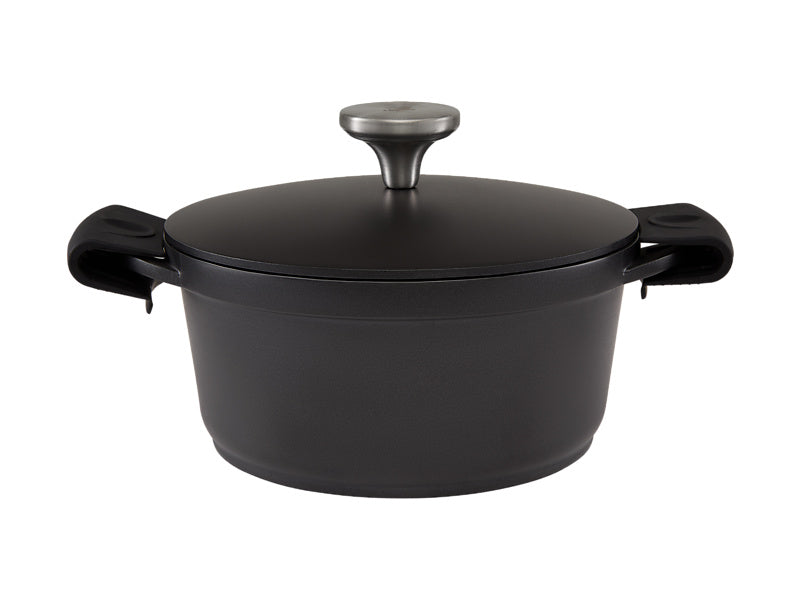 Maxwell & Williams Cast Lite Non-Stick Casserole 2.4L Ecru 20cm