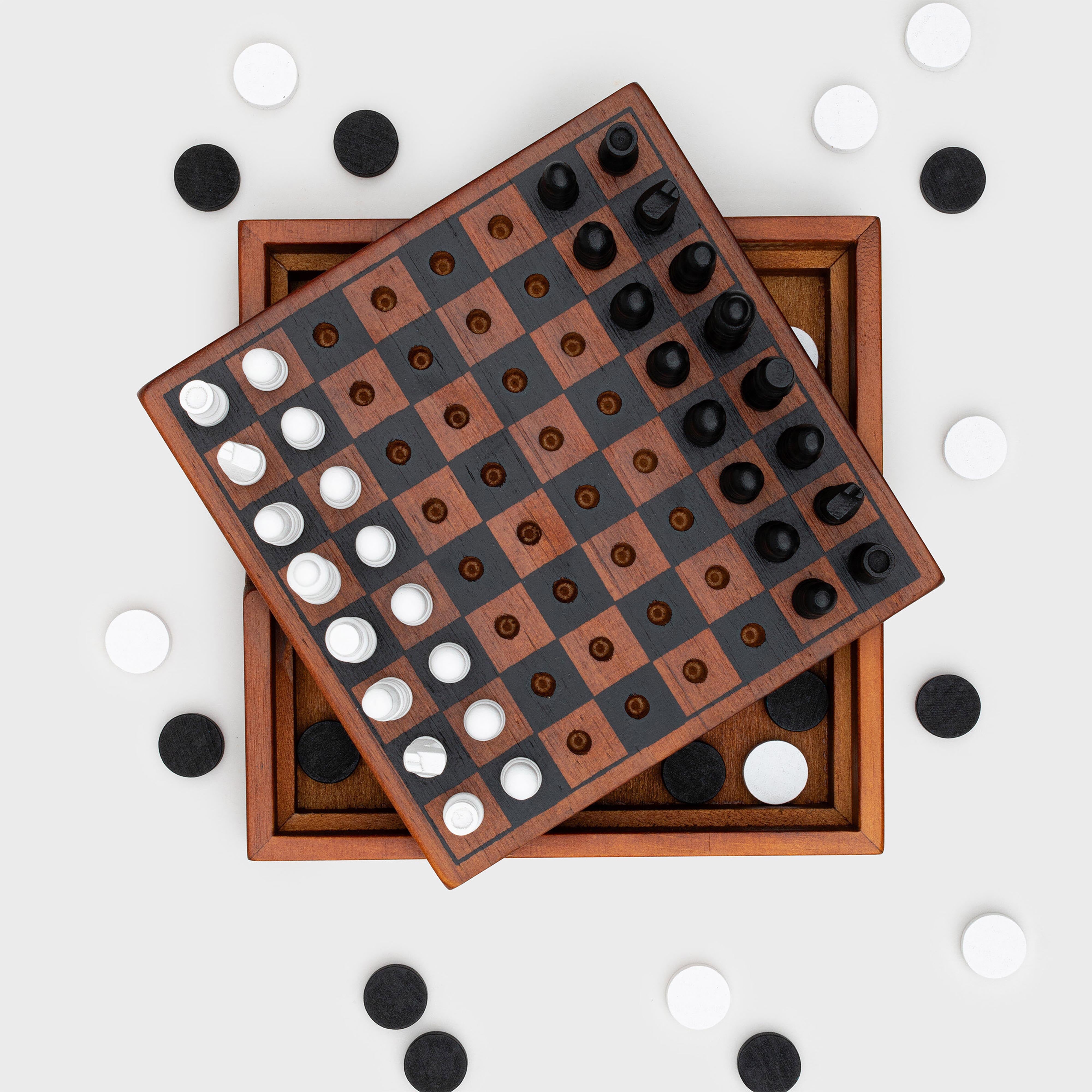 Luckies Iron & Glory Chess & Checkers