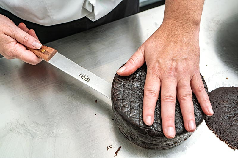 LOYAL Serrated Cake Knife Wood Handle 12 Inch / 30cm