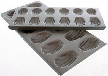 Walter Madeleine Pan Small (12 Cup)