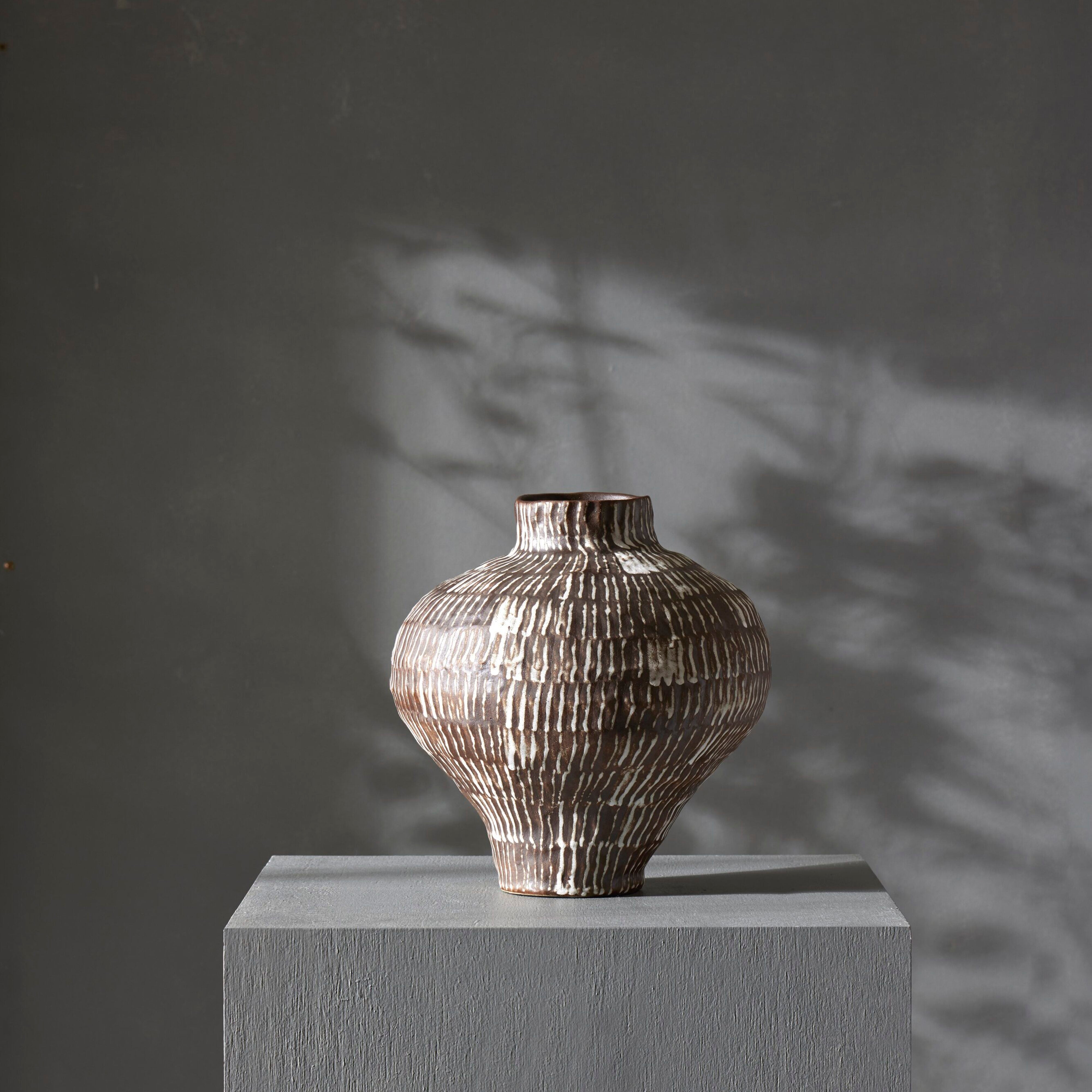 Grand Designs Arbor Ribbed Vase Brown & White