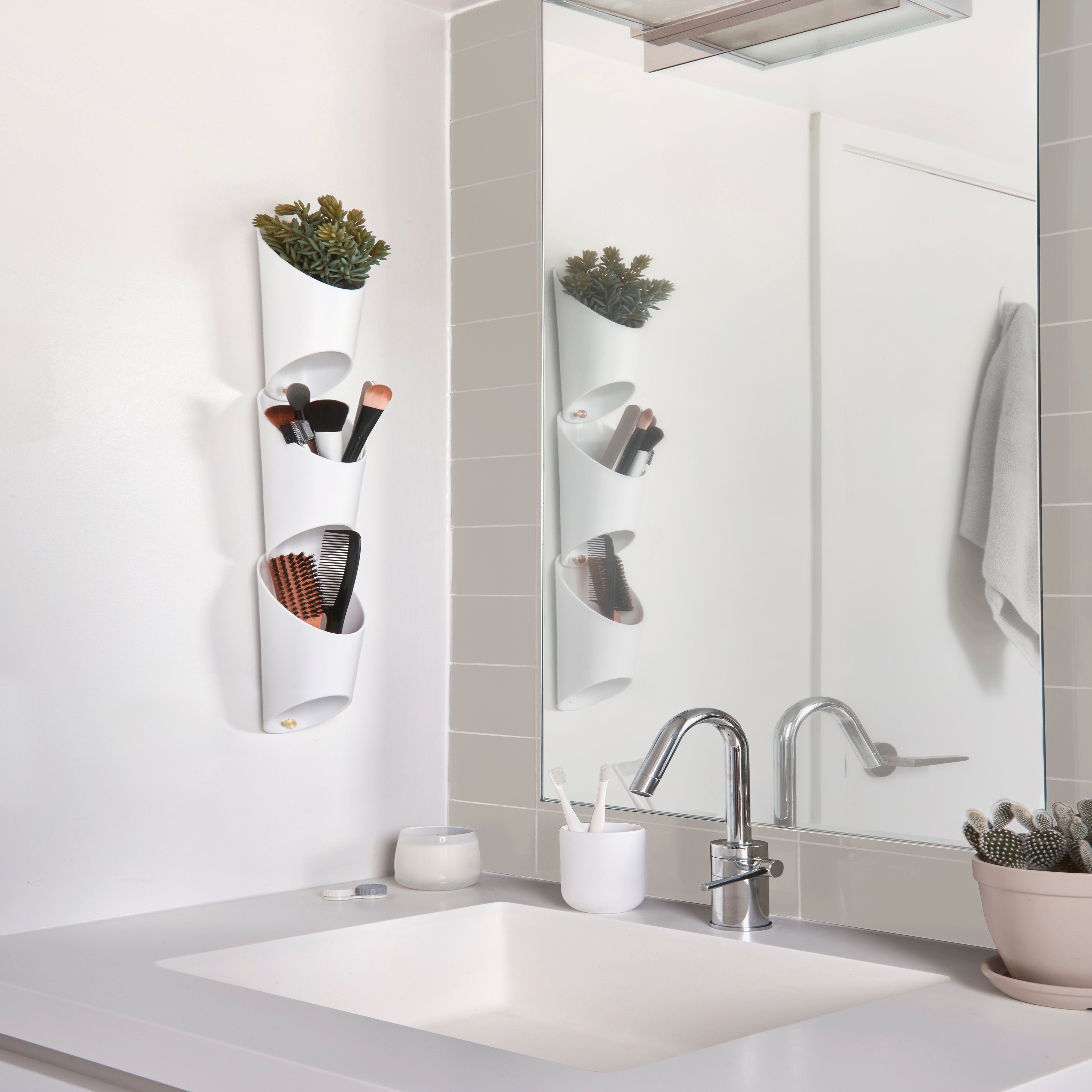 Umbra Floralink Wall Vessel