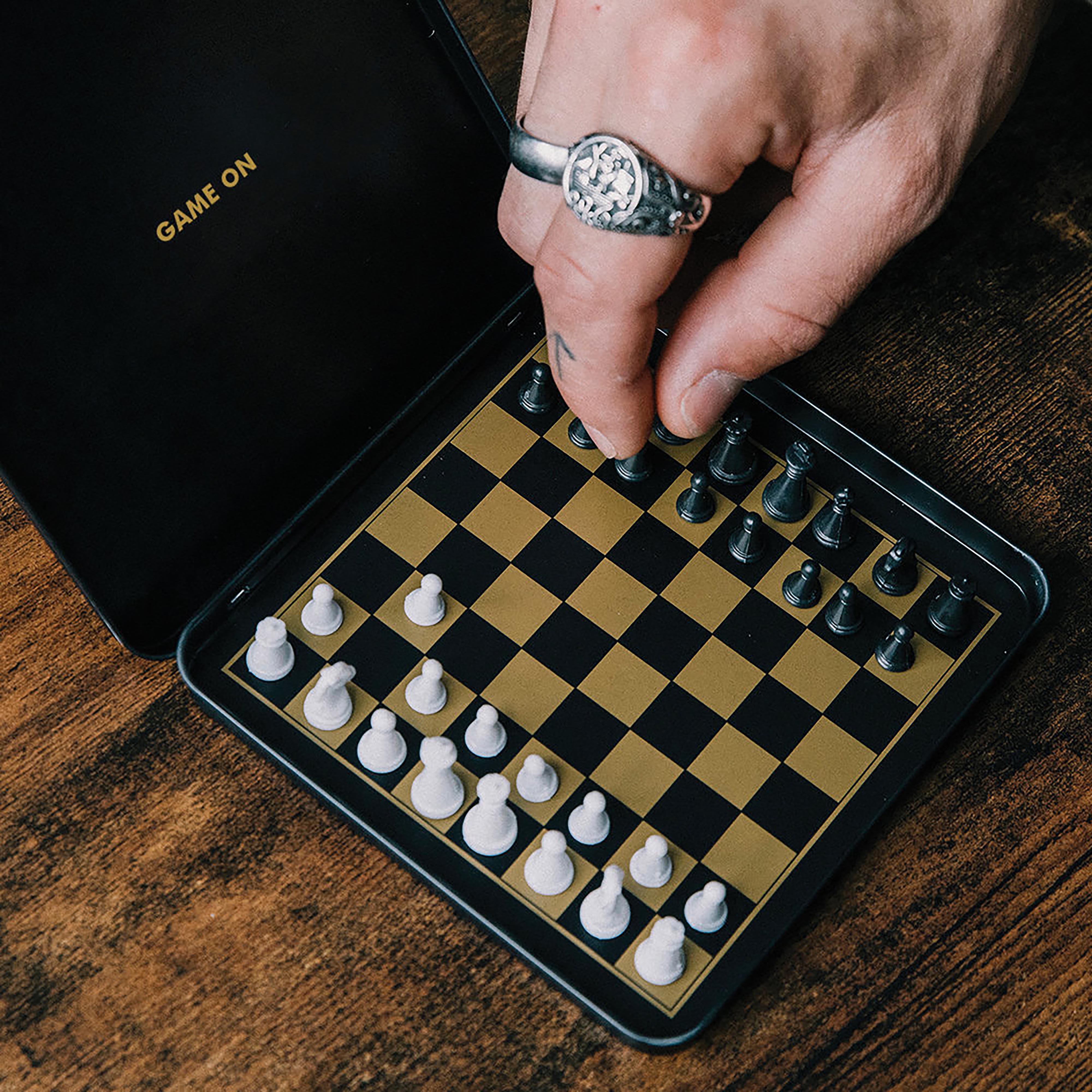 Luckies Iron & Glory Game On Chess