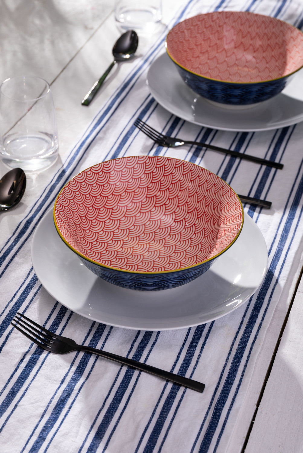 Mikasa Stoneware Ramen Bowl 21cm (Red & Blue Arc)