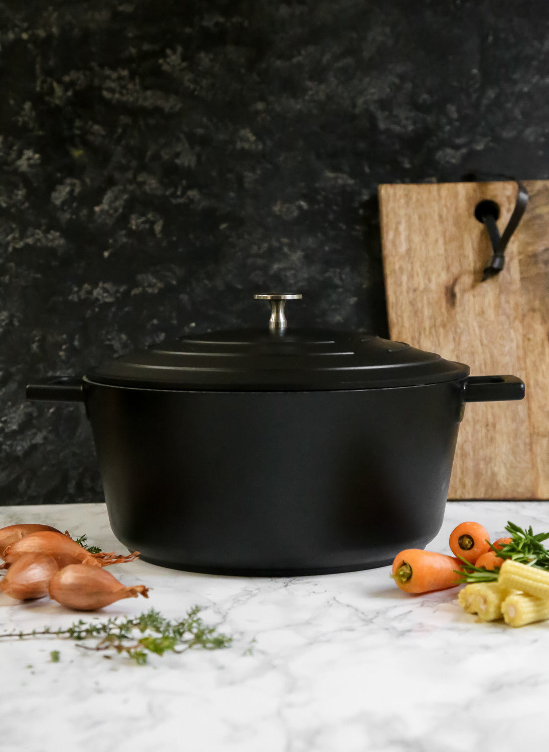 MasterCraft Cast Aluminium Casserole Dish with Lid 28cm / 5L (Black)