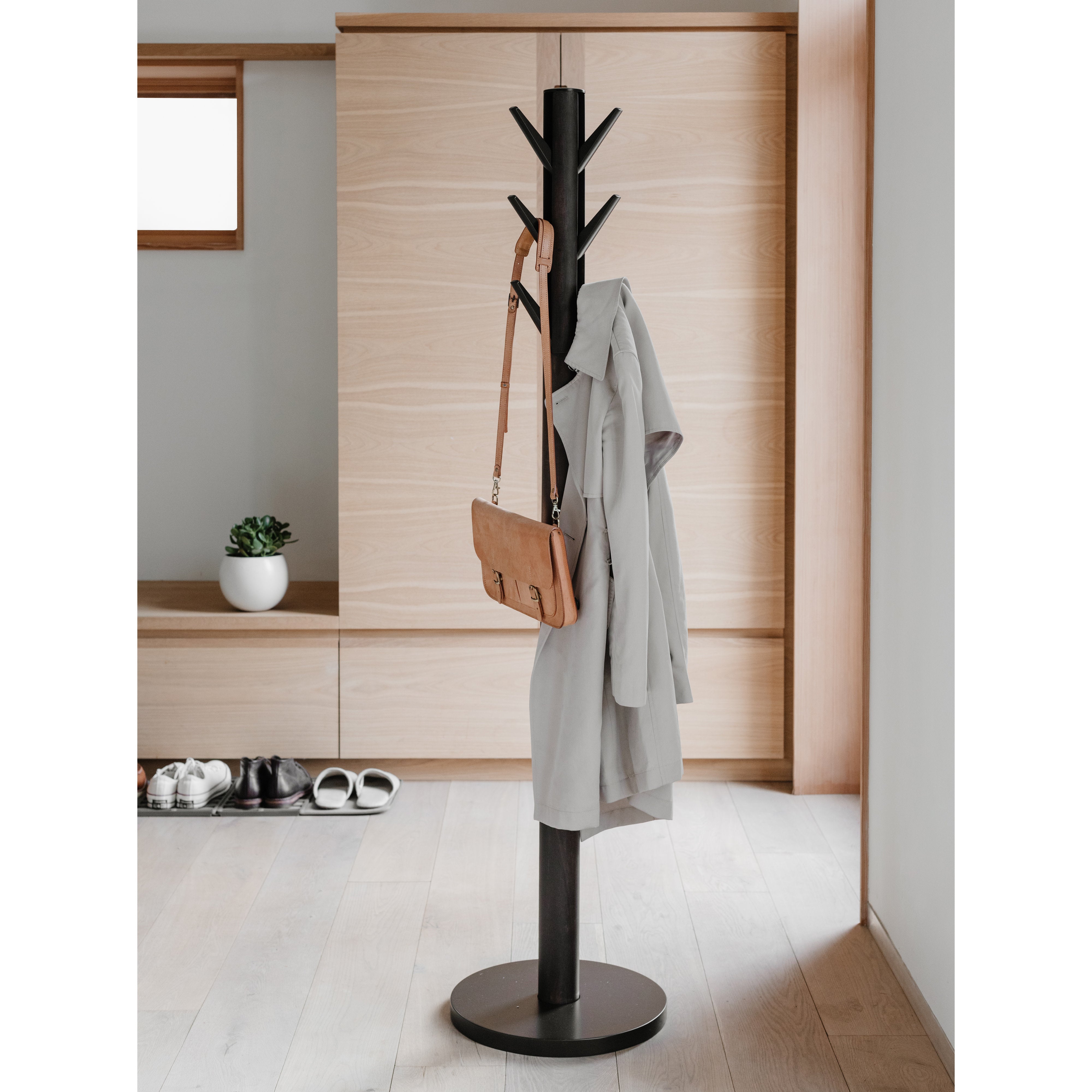 Umbra Flapper Coat Rack Black & Walnut
