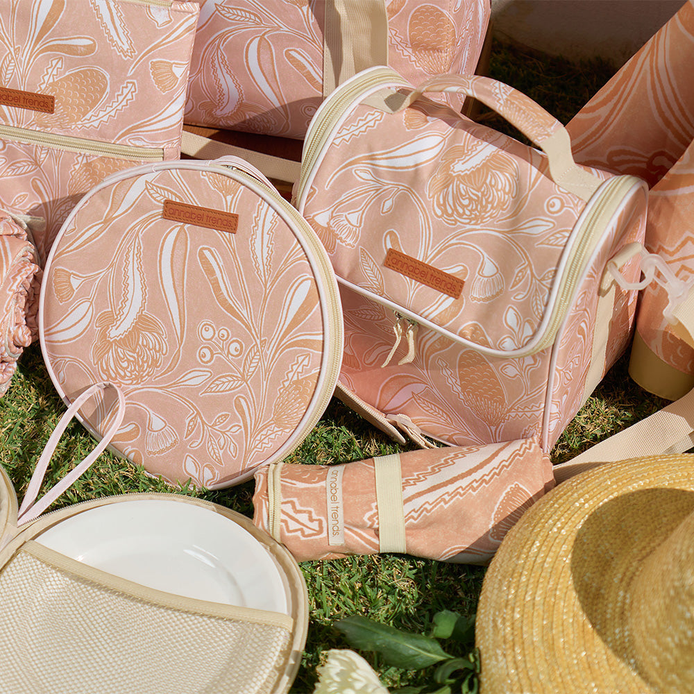 Annabel Trends Picnic Round Plate Set Trailing Natives Tan