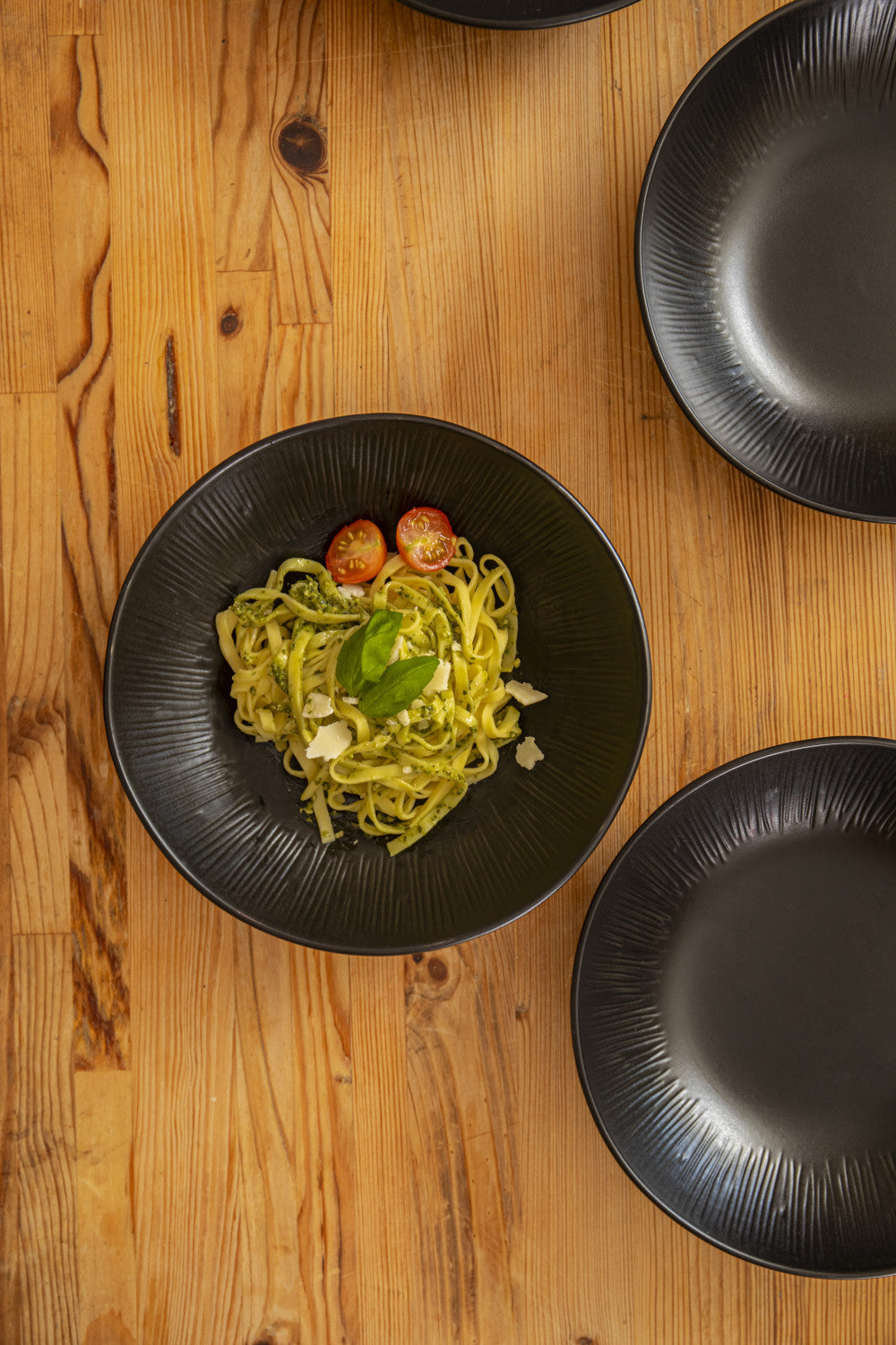 Mikasa Jardin Midnight Stoneware Pasta Bowl Set 4 Piece 20cm (Black)