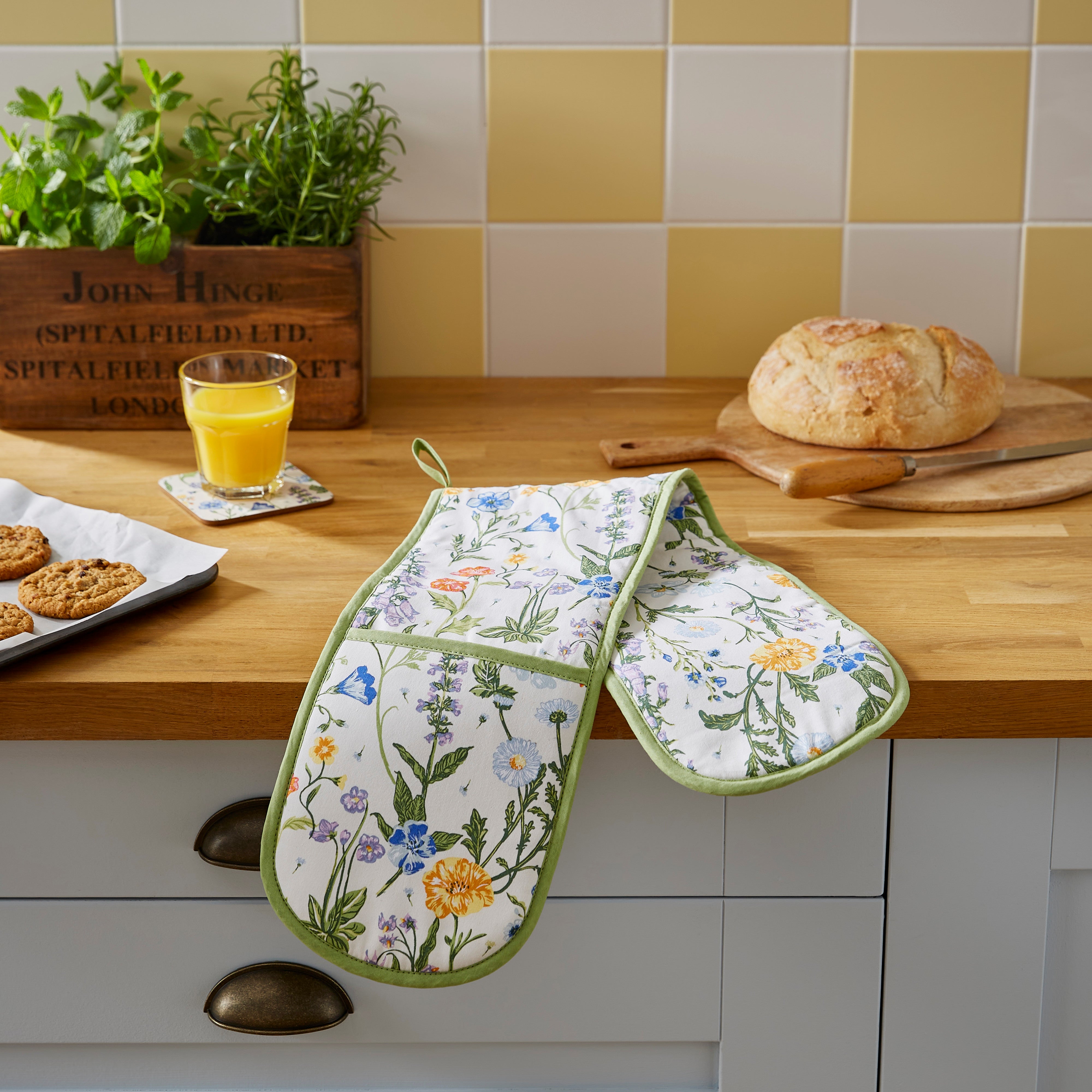 Ulster Weavers Cottage Garden Double Oven Glove Multi-Coloured
