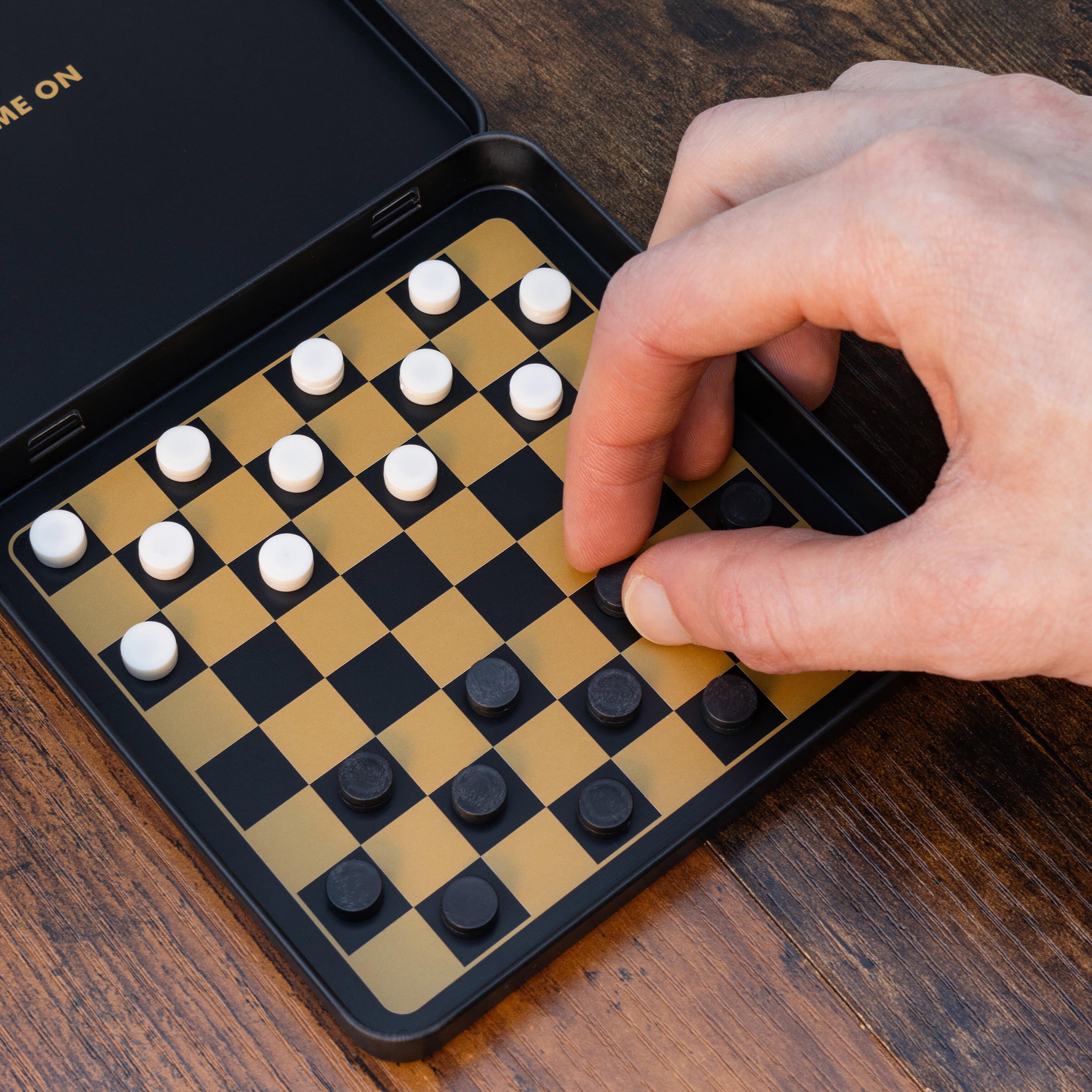 Luckies Iron & Glory Game On Checkers